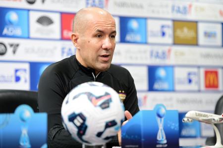 Leonardo Jardim durante sua passagem pelo Al-Ain, dos Emirados Árabes