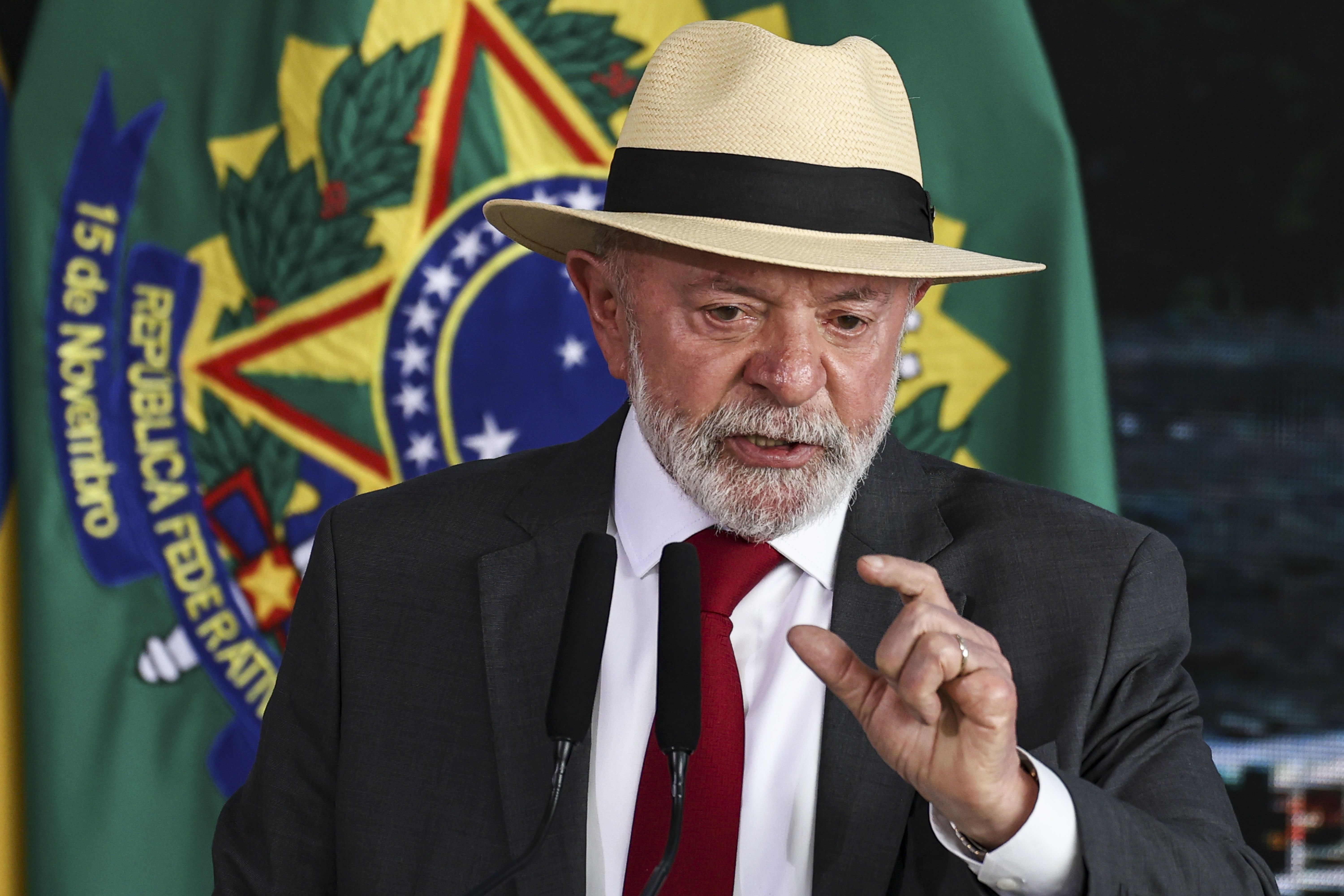 Lula diz que maridos são 'mais apaixonados pelas amantes' e Janja reprova fala