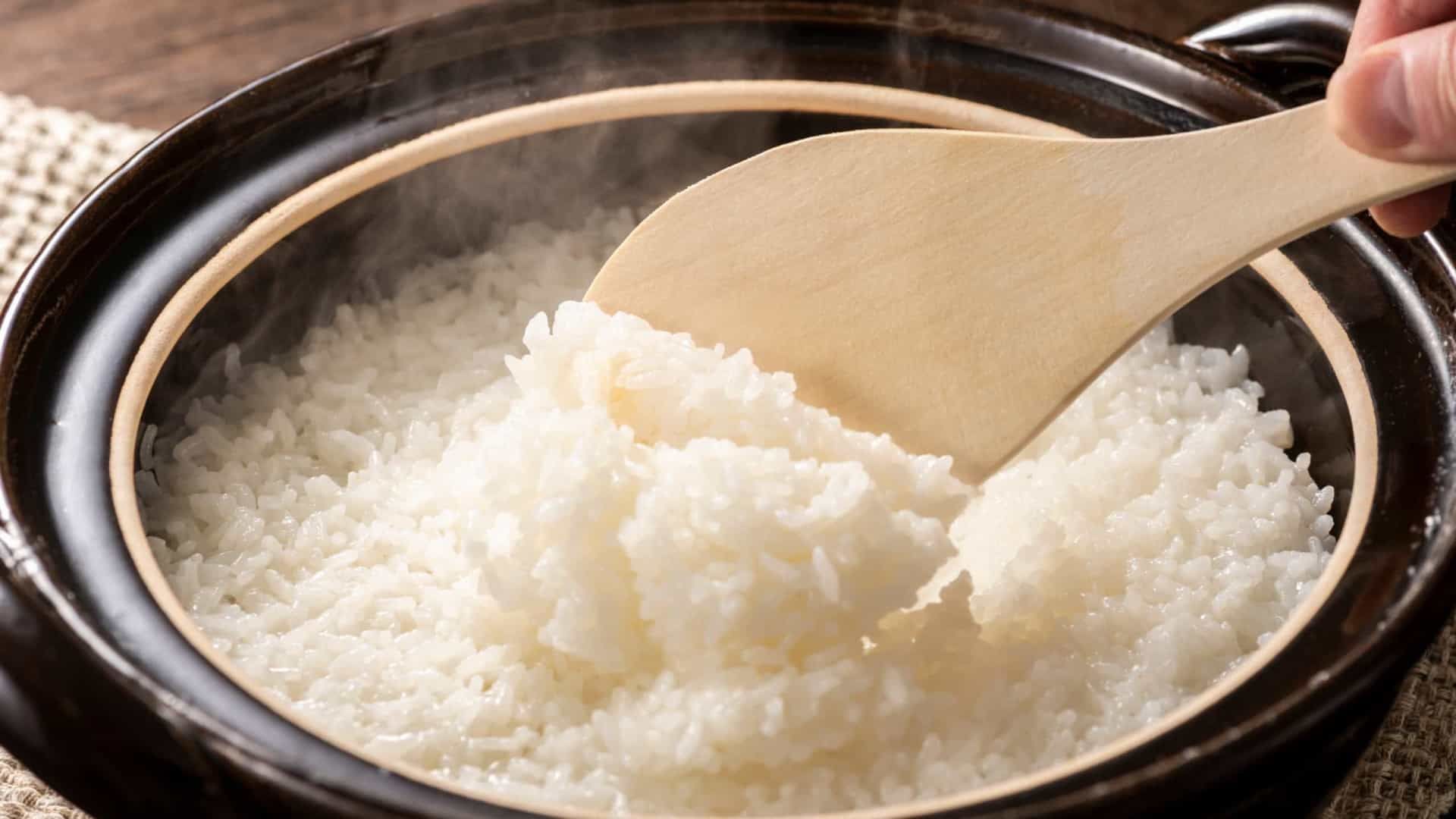Chef: 'arroz branco não se faz com água; são necessários 550 ml de caldo de galinha e 60 g de manteiga“