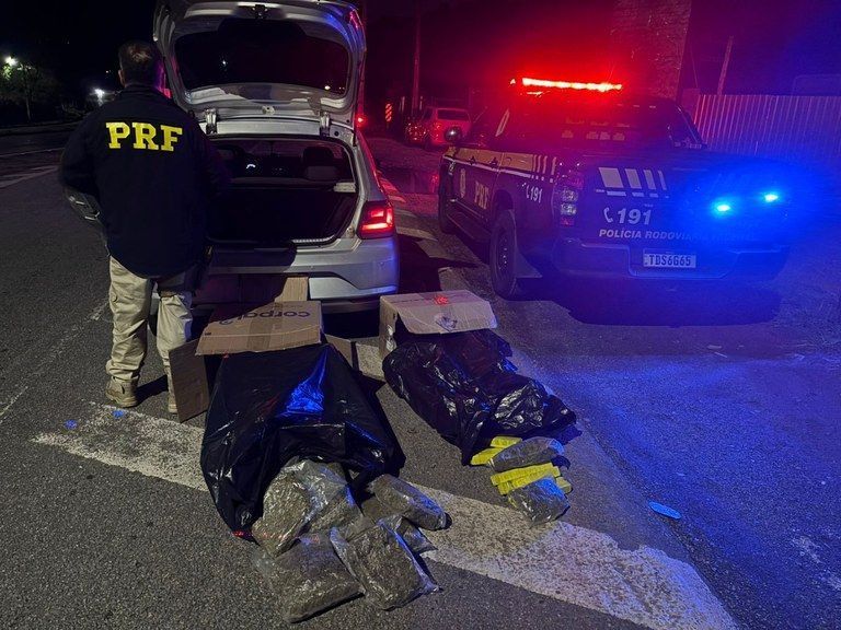 Homem é preso transportando mais de 30 tijolos de maconha em Extrema