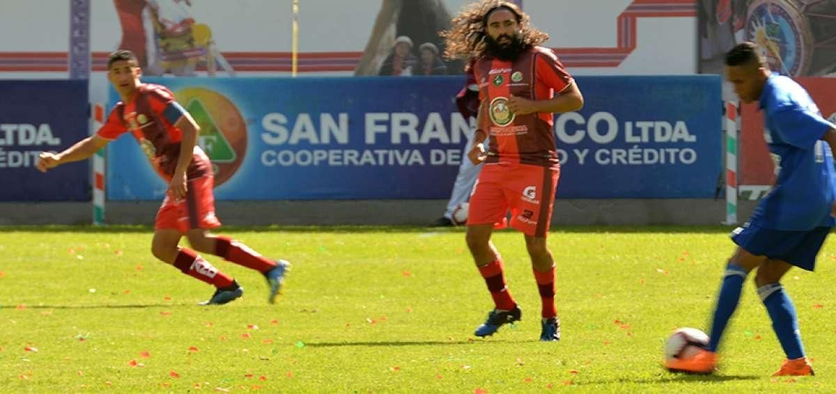 Ídolo do Cruzeiro, Sorín vestiu a camisa do Mushuc Runa, rival celeste na Sul-Americana