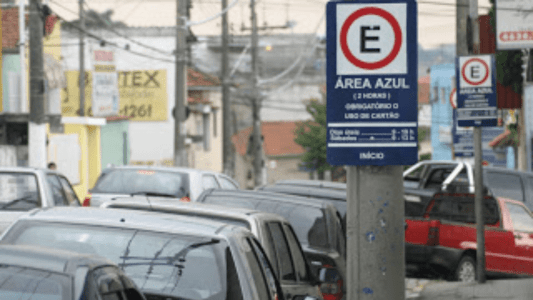Área Azul cobra por vagas de estacionamento em ruas de Varginha e é administrada por empresa