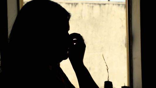 2023 tem aumento de medidas protetivas concedidas a mulheres em SP e RJ.