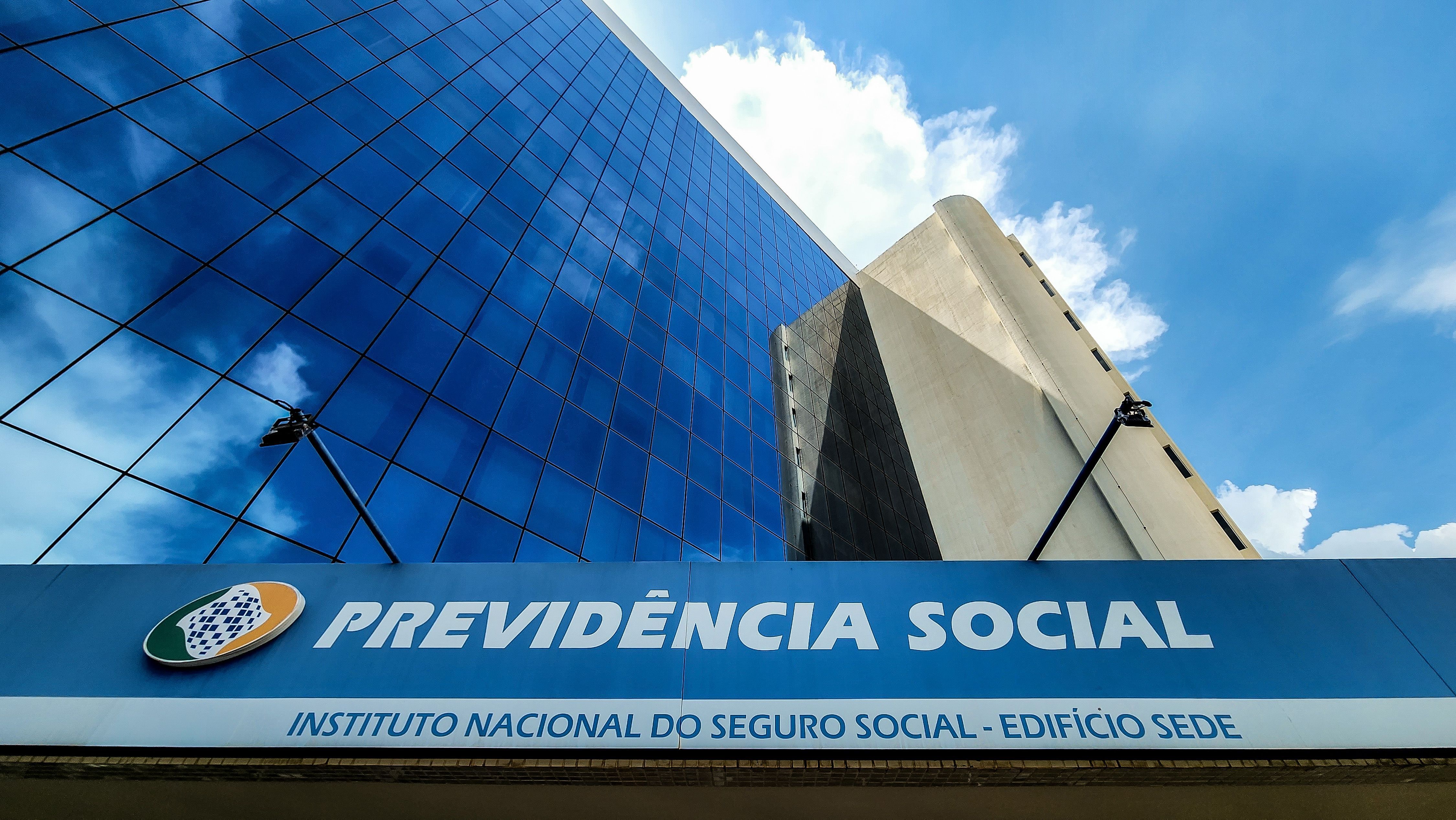 Oposição protocola pedido de CPMI do INSS com 259 assinaturas