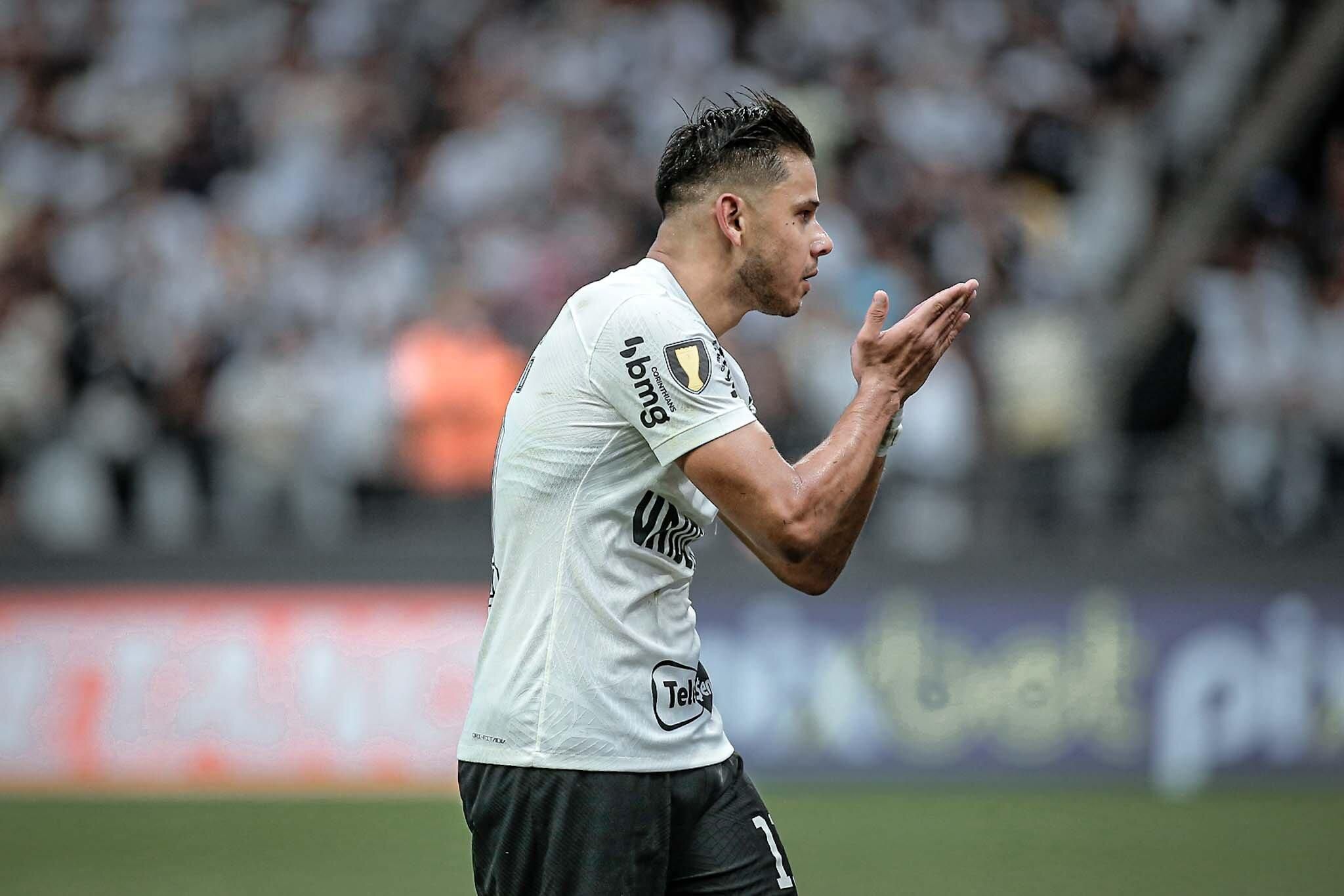 Autor de golaço, Romero dispensa protagonismo no Corinthians: 'Um gol do time'