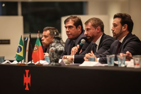 Pedrinho na posse como presidente do Vasco