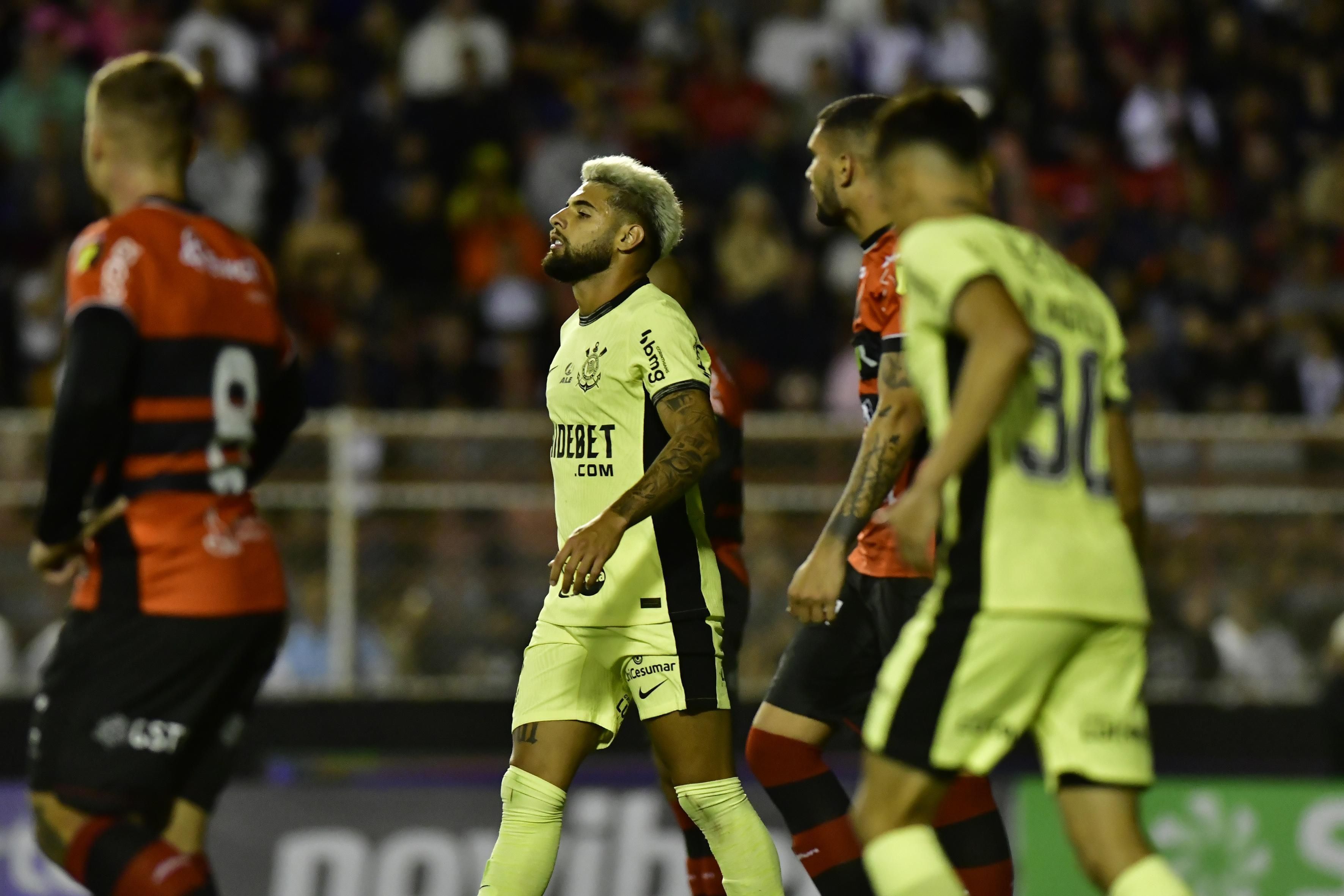 Corinthians sofre gol no fim e perde para o Ituano pelo Paulistão