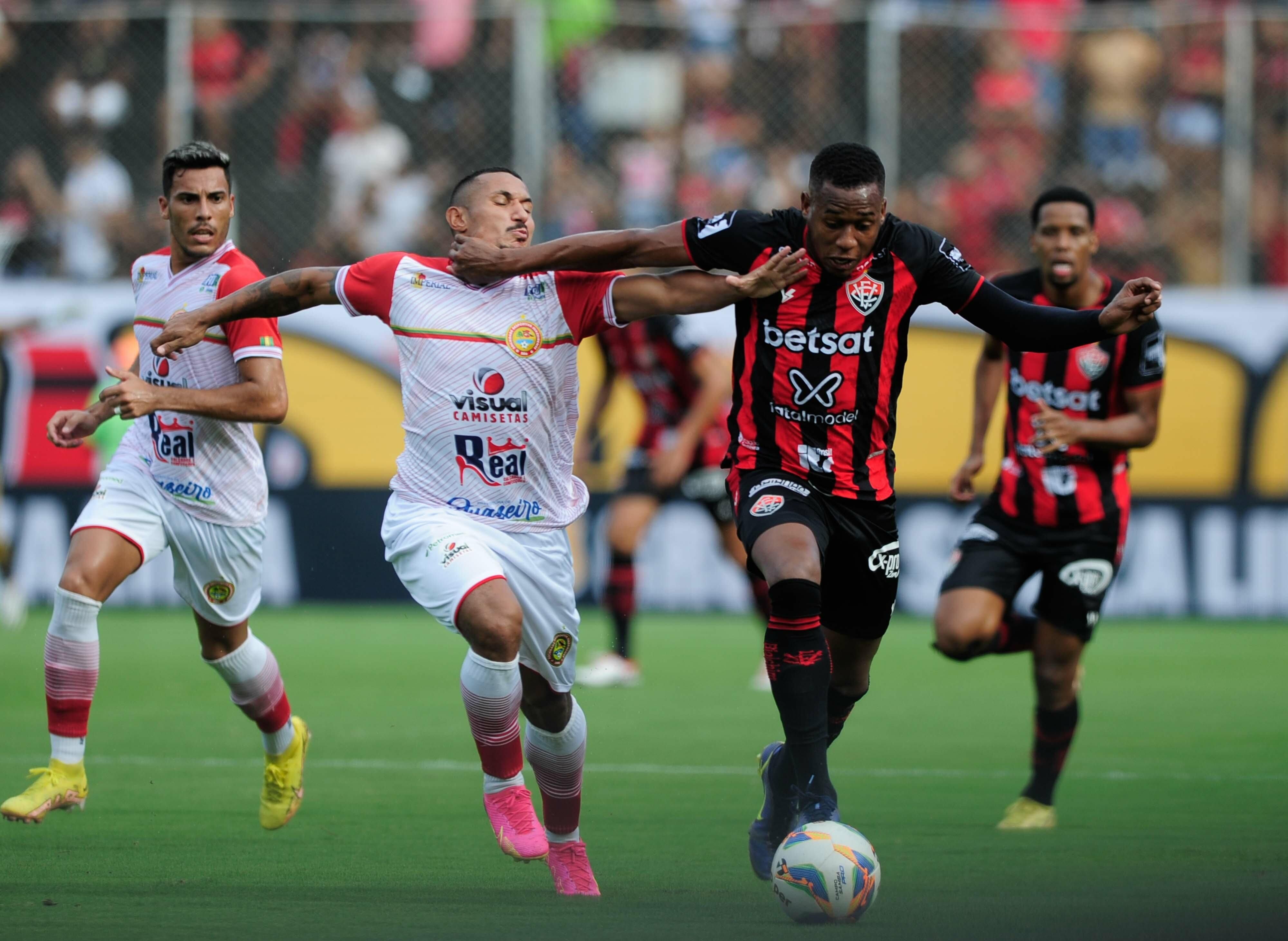 Vitória vence a Juazeirense e assume a liderança do Campeonato Baiano