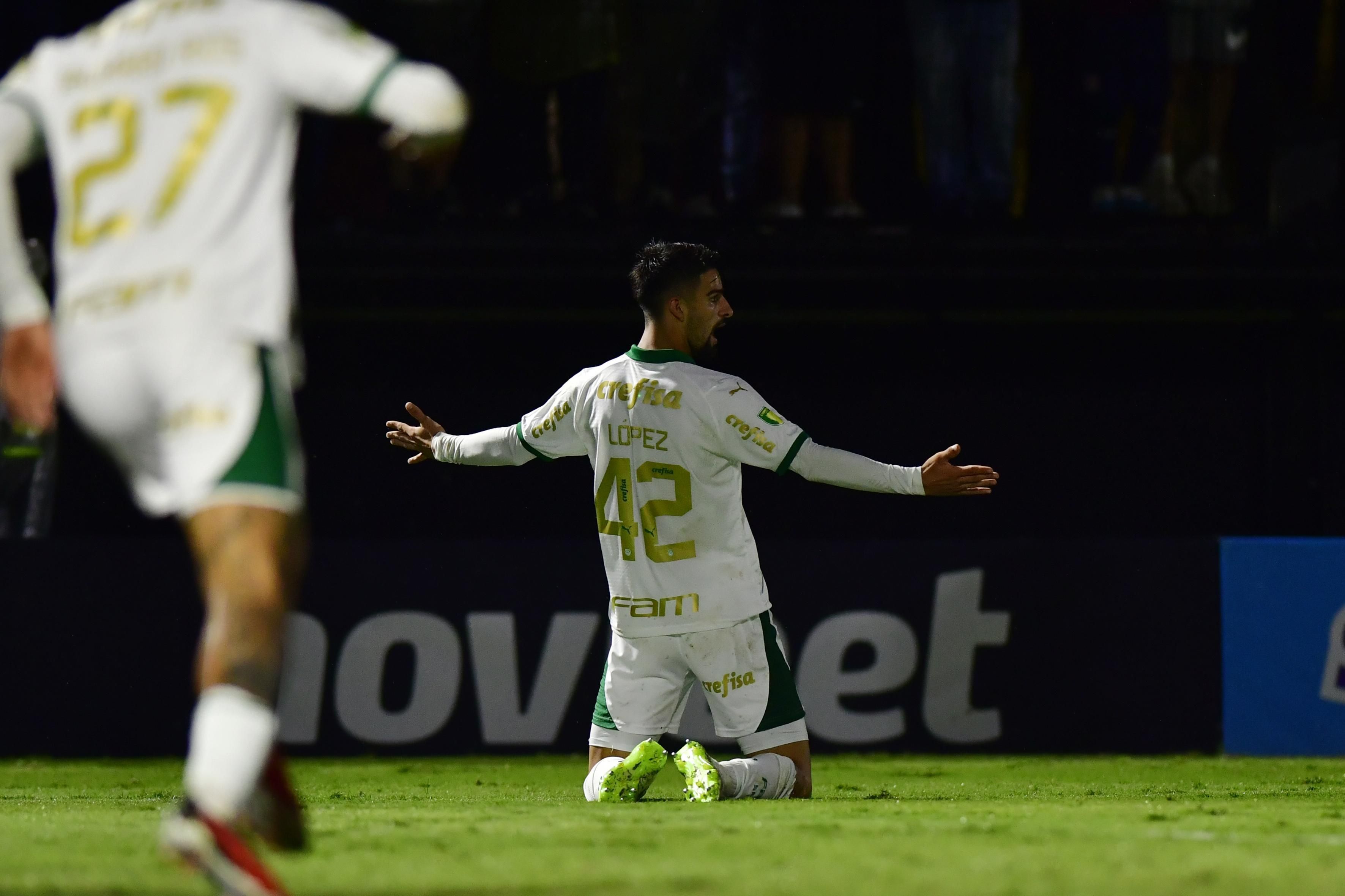 Com reservas, Palmeiras arranca vitória no fim sobre o Bragantino e chega forte na Supercopa