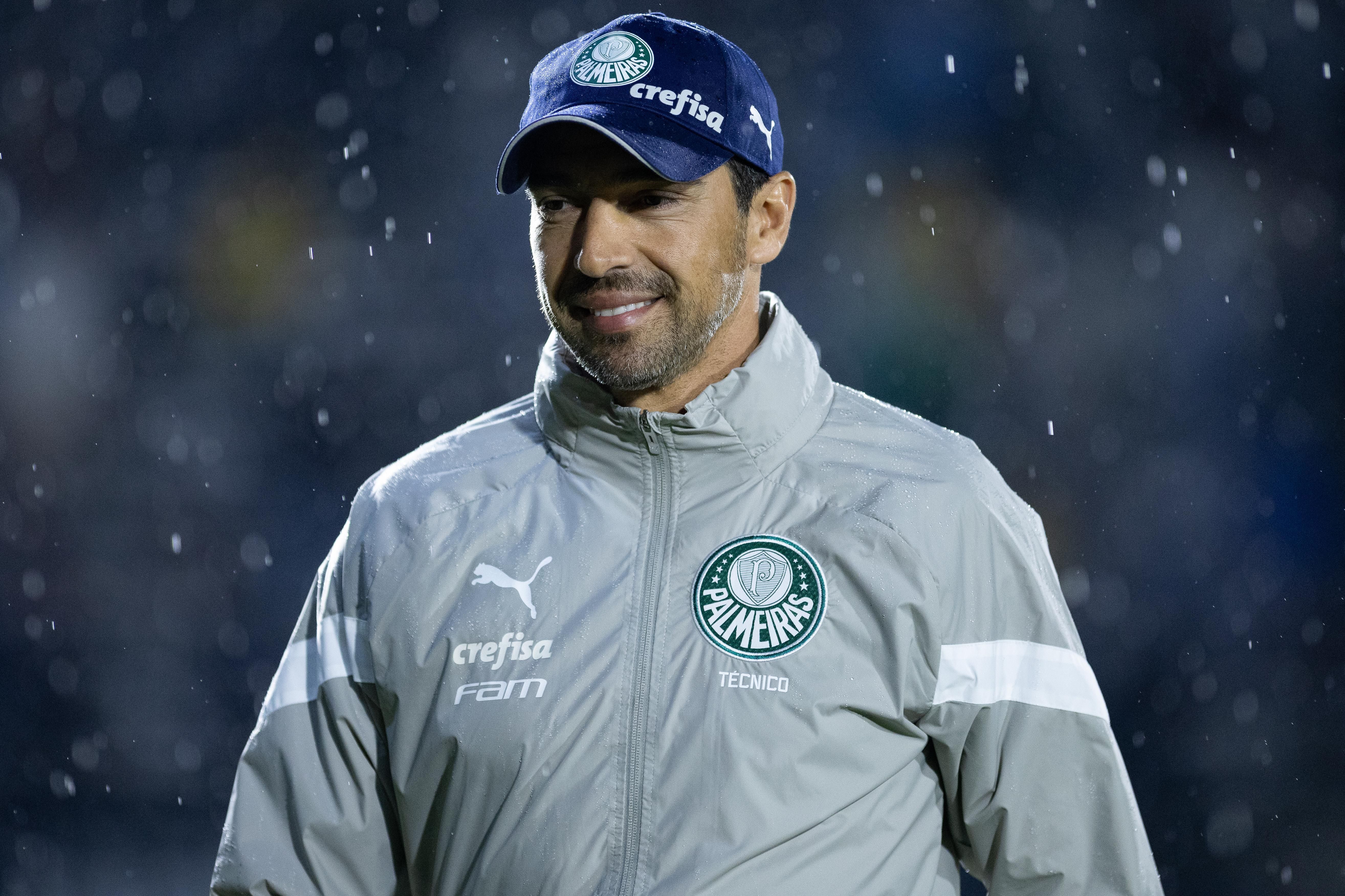 Abel elogia gramado e atletas da base após vitória do Palmeiras, mas evita falar da Supercopa