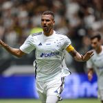 Cruzeiro domina Atlético, vence com gols no fim e cala Arena MRV pela segunda vez
