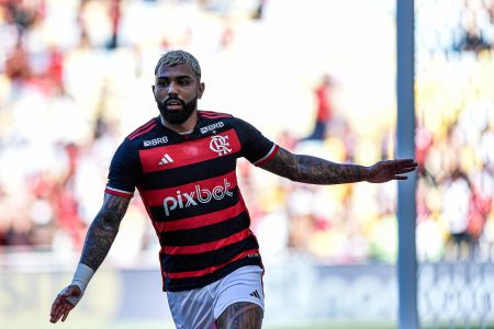 Gabigol comemora o gol contra o Volta Redonda