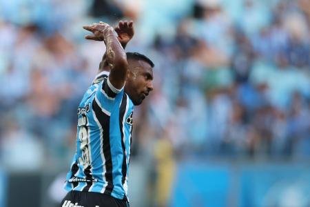 Everton Galdino comemora o gol do Grêmio