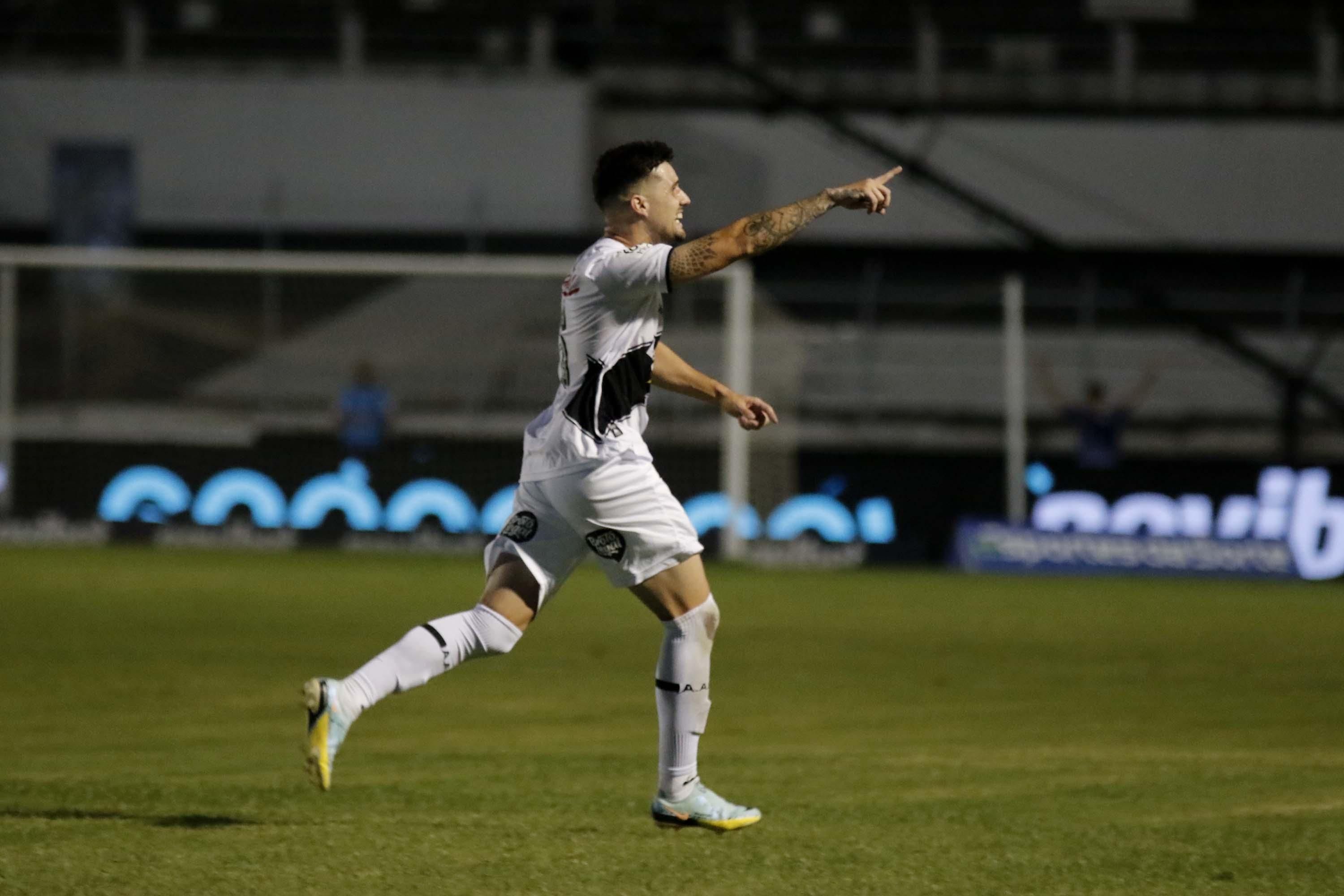 Com direito a golaço, Ponte Preta vence e quebra invencibilidade do São Paulo