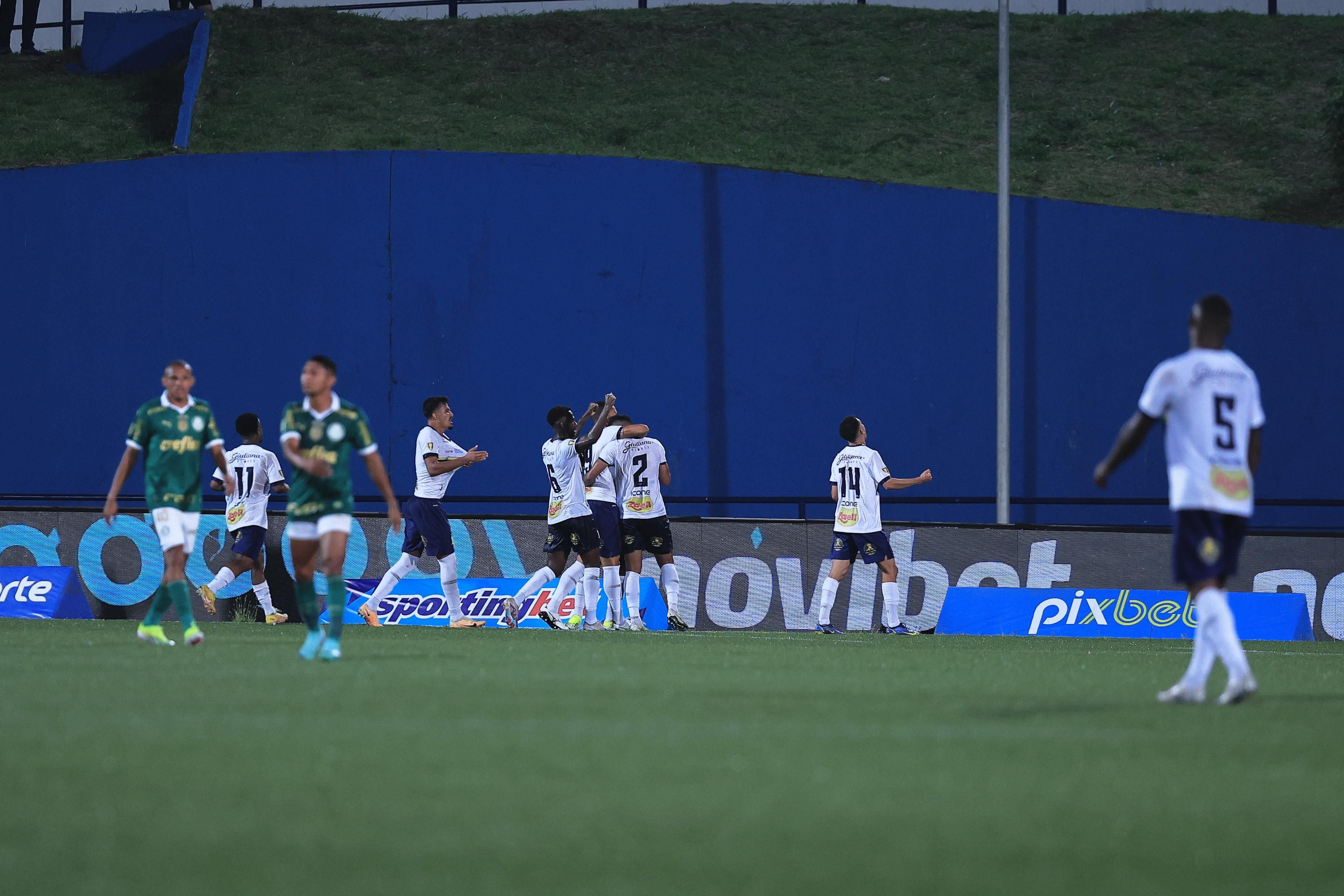 Com time misto, Palmeiras cede empate no fim para o Santo André