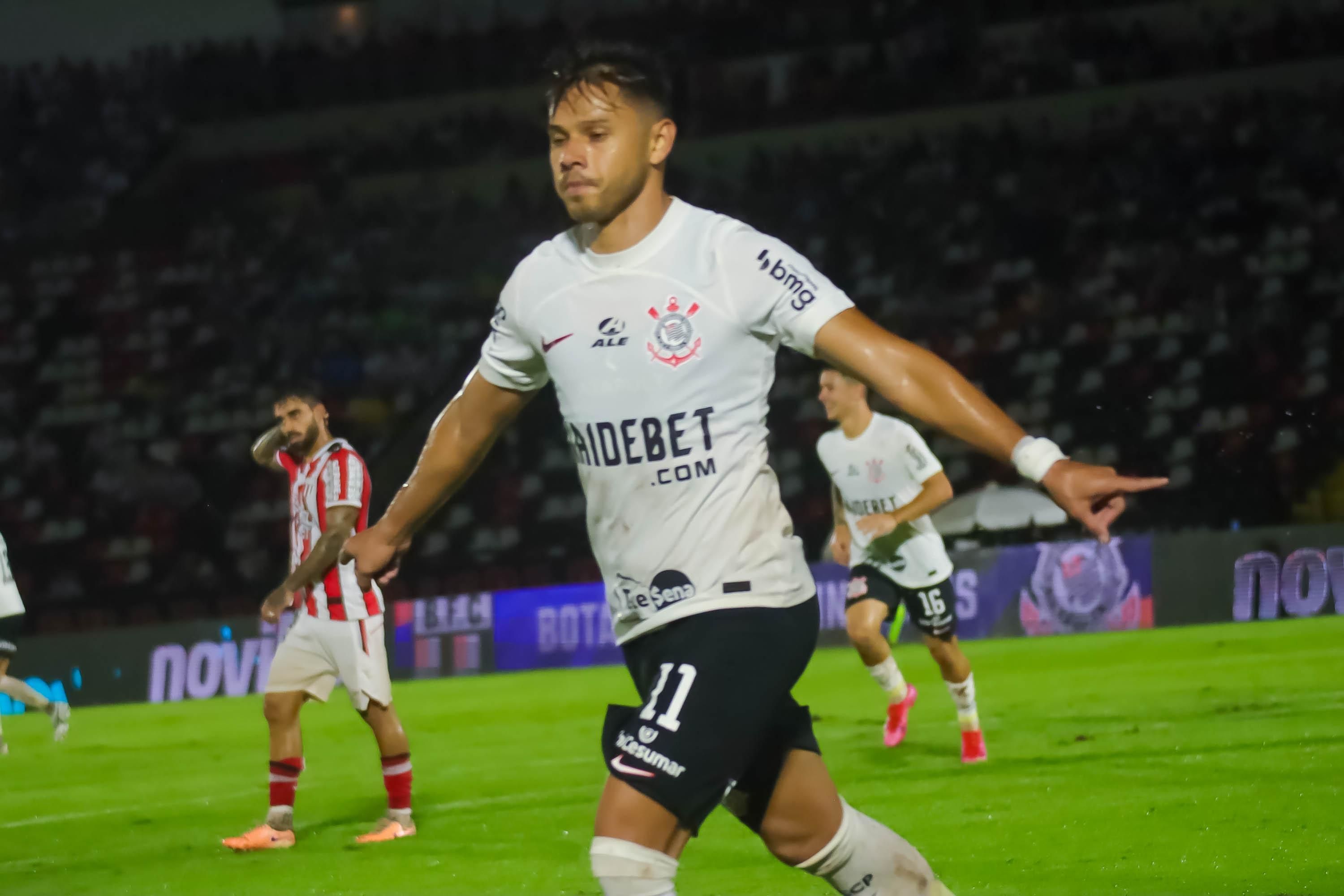 Corinthians goleia o Botafogo e engata segunda vitória seguida no Paulistão
