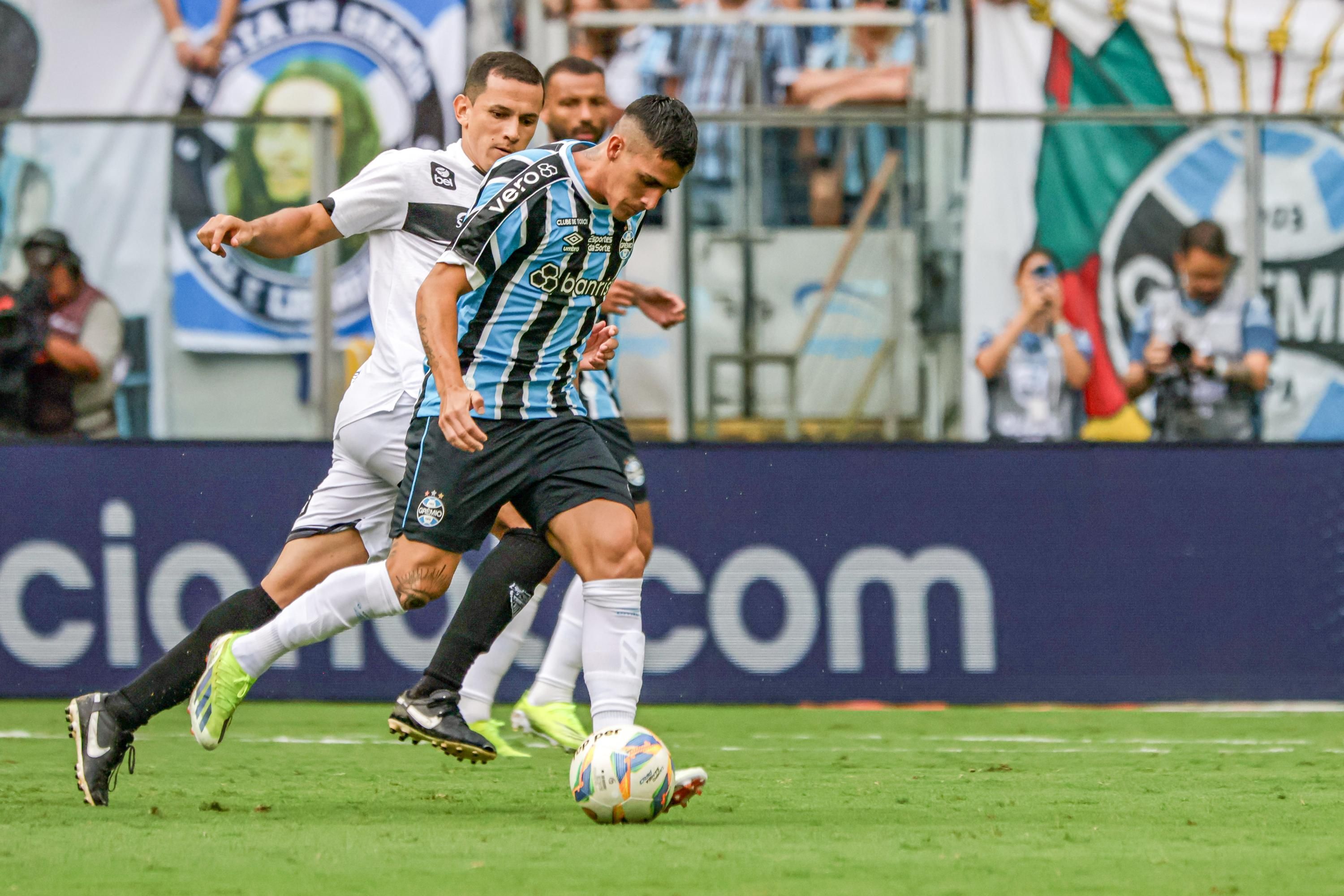 Renato valoriza vitória do Grêmio e elogia atuação de Pavón: 'Nível muito bom'
