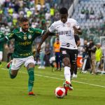 Com zagueiro no gol, Corinthians marca no fim e arranca empate heroico do Palmeiras