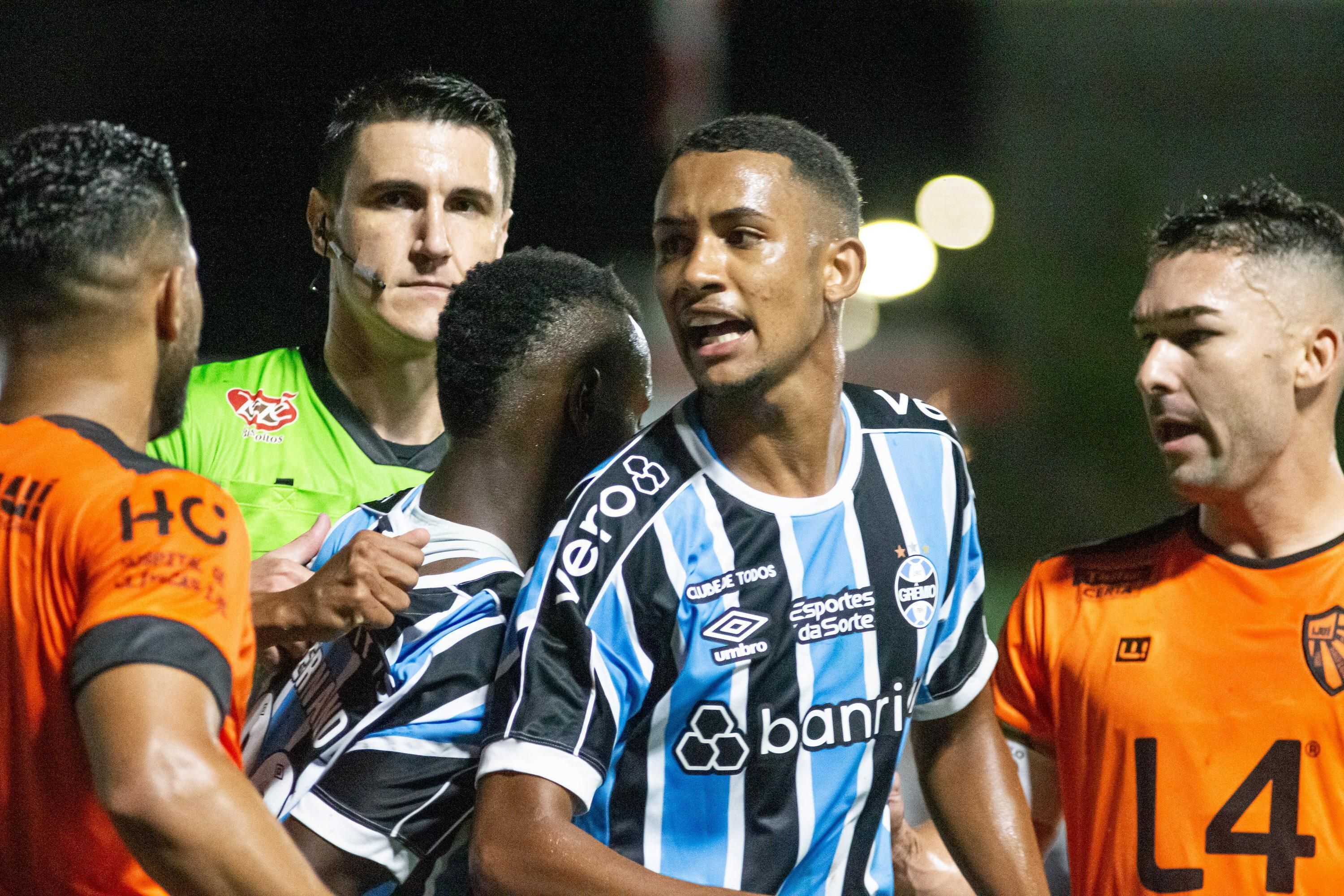Grêmio se recusa a receber medalha de vice-campeão após perder Recopa Gaúcha para o São Luiz