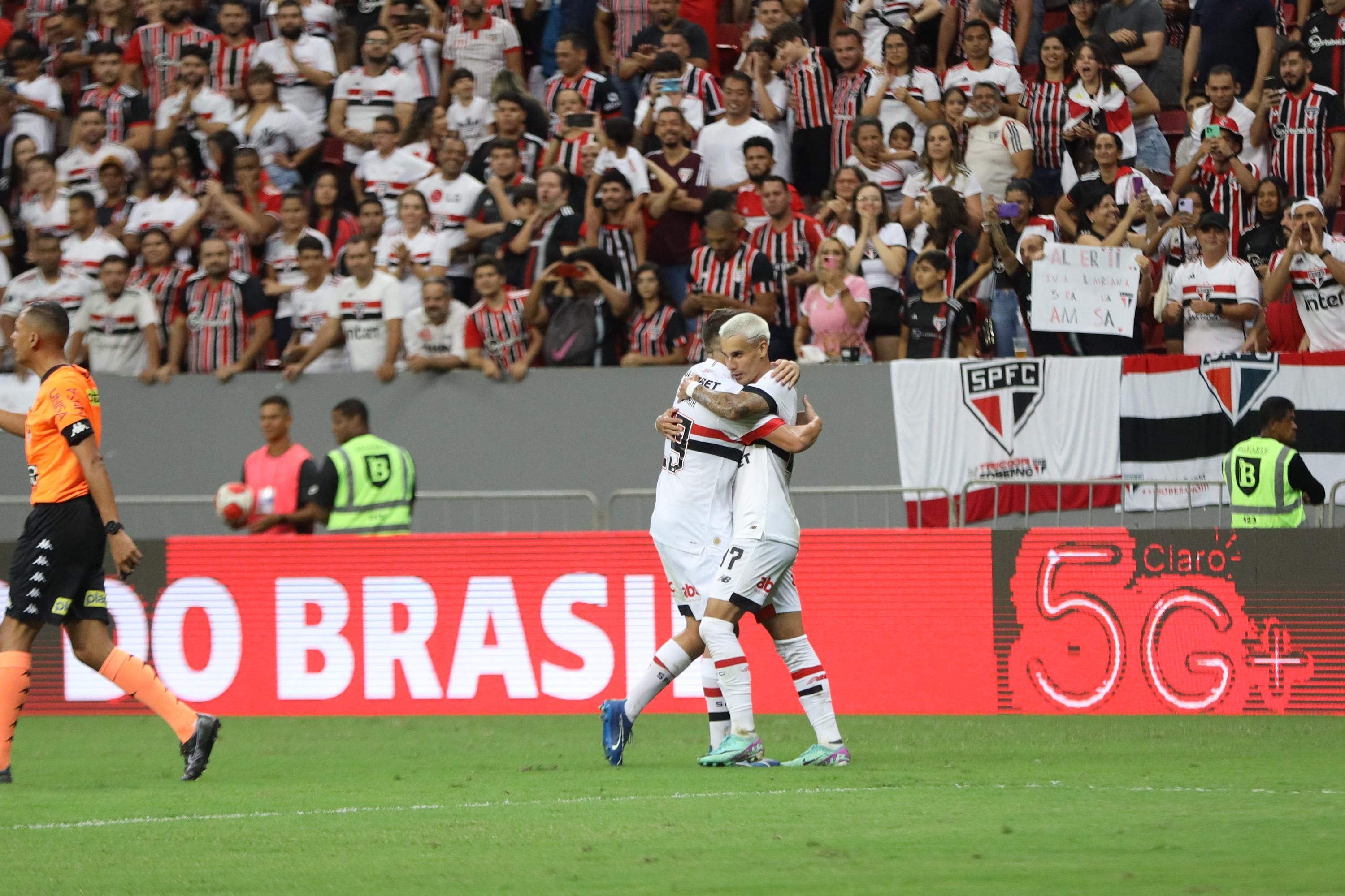 Com direito a gol de James, São Paulo atropela Inter de Limeira e encerra jejum