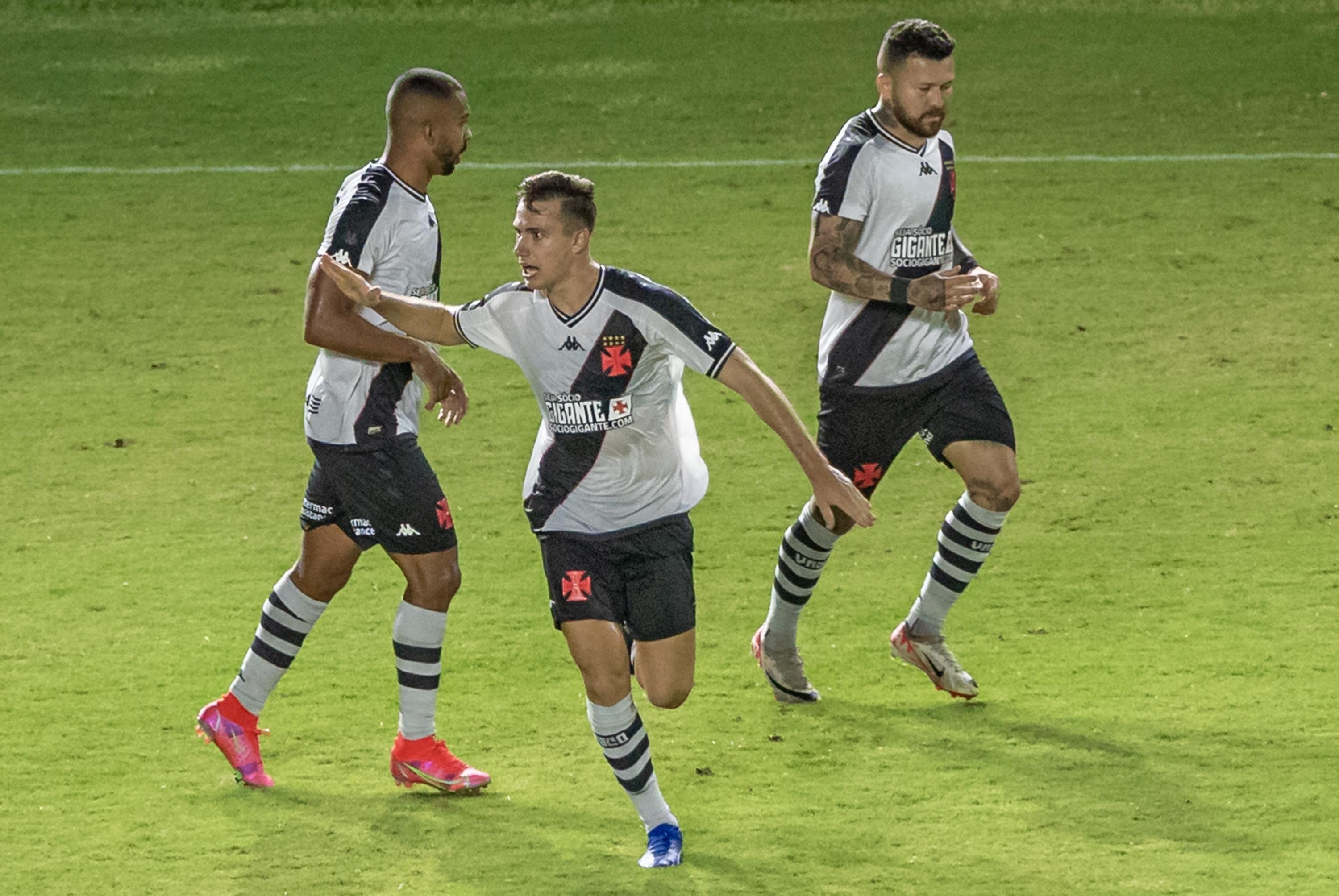Vasco supera drama, vence Água Santa nos pênaltis e avança na Copa do Brasil