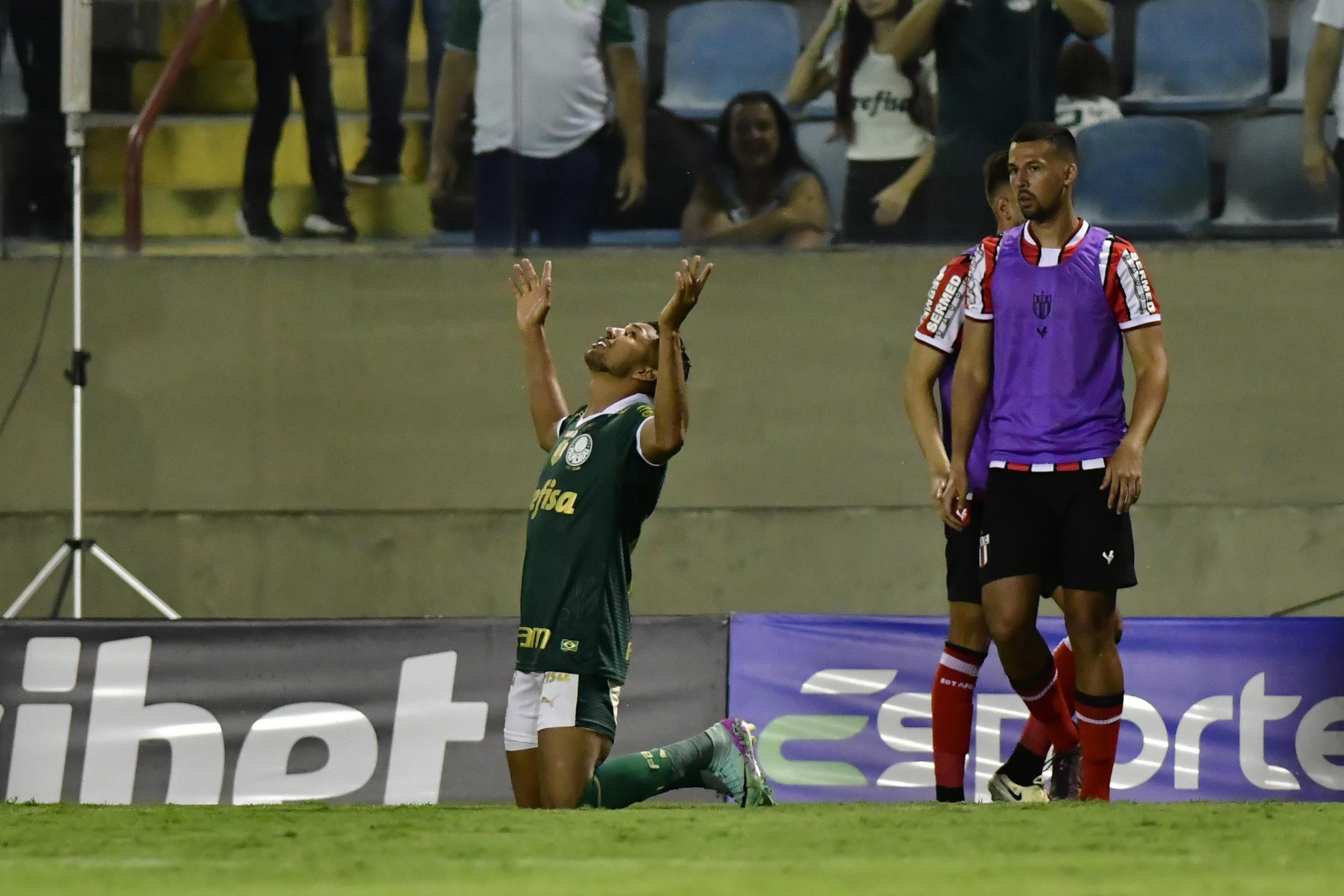 Palmeiras vence e fica com melhor campanha do Paulista; Santos vira sobre a Inter