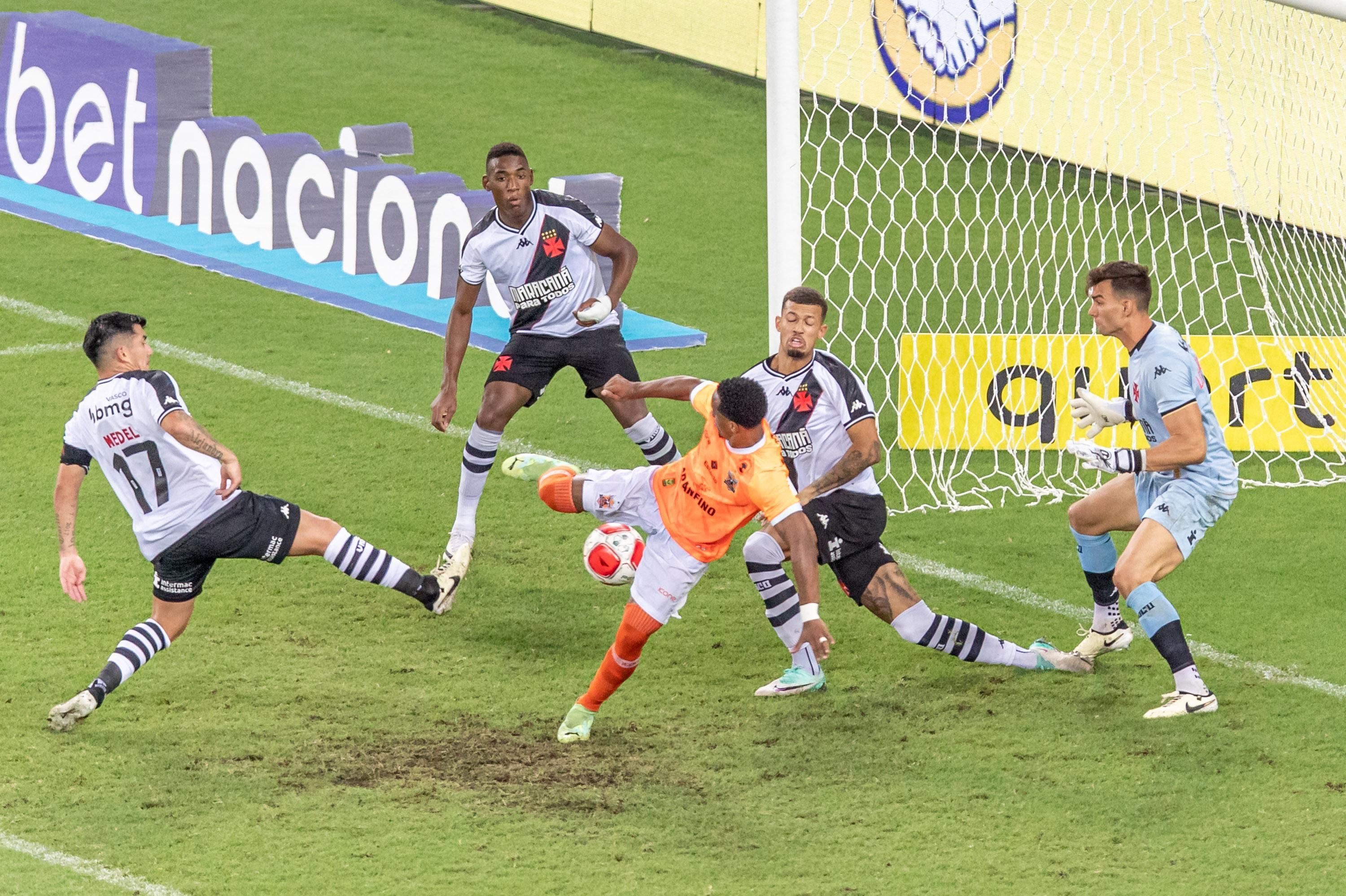 Vasco pressiona, mas apenas empata diante do Nova Iguaçu pelo Campeonato Carioca