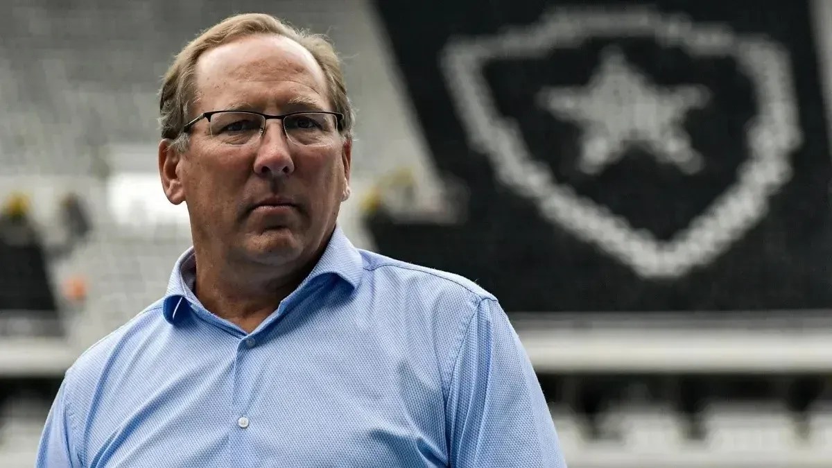 John Textor contraria senador e se oferece para instalar tecnologia no Brasil