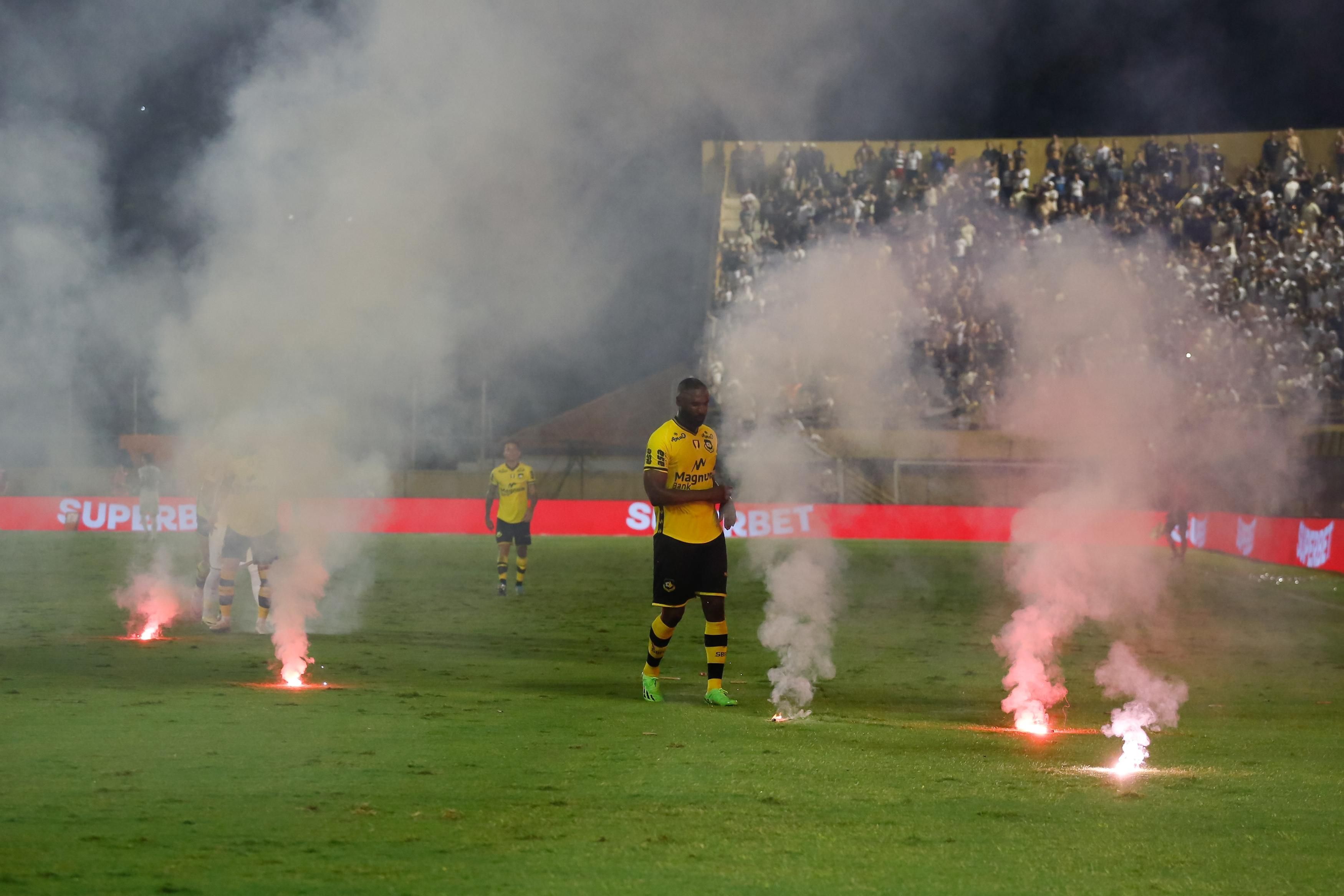 Corinthians pode ser denunciado no STJD por sinalizadores; veja possíveis punições