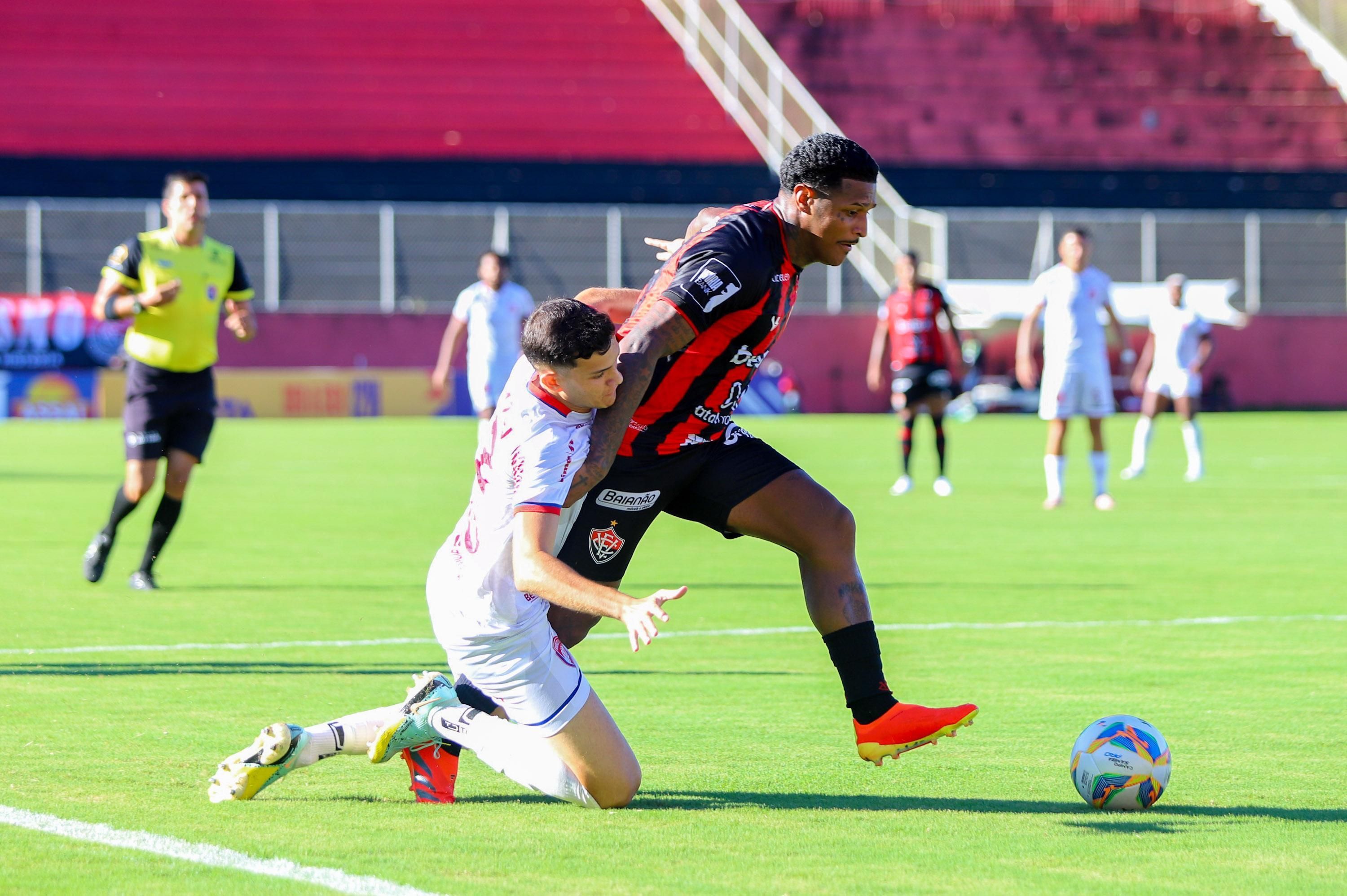 Vitória goleia o Barcelona-BA e confirma vaga na final do Baiano