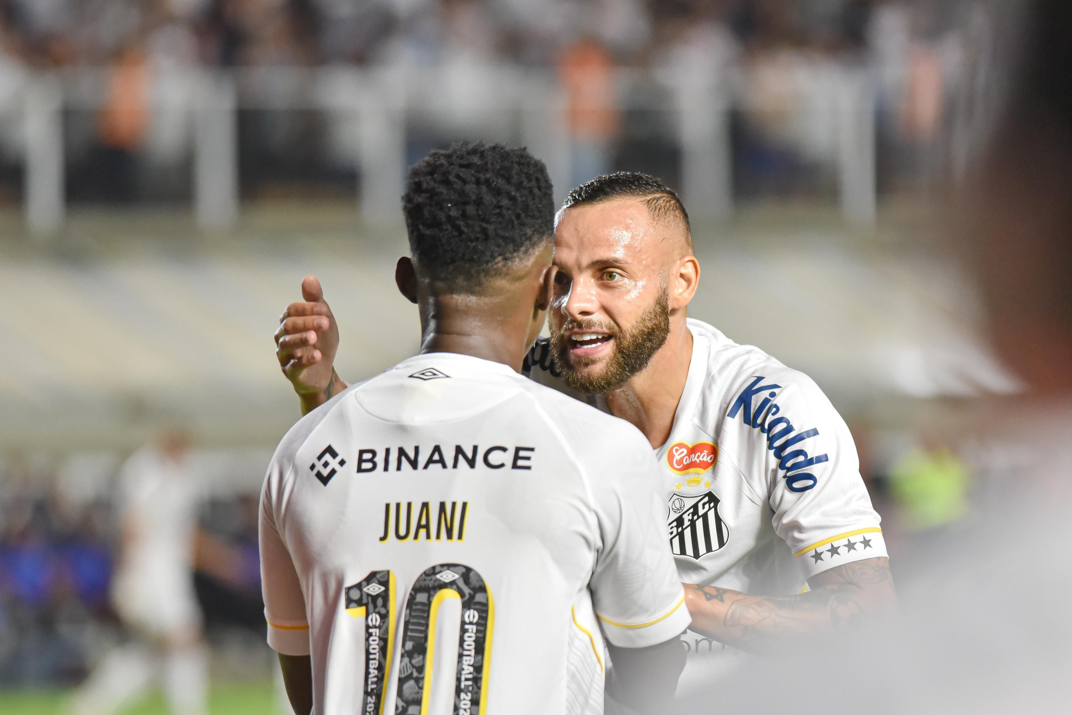Santos joga com dez, mas vence a Portuguesa nos pênaltis e vai à semi do Paulista