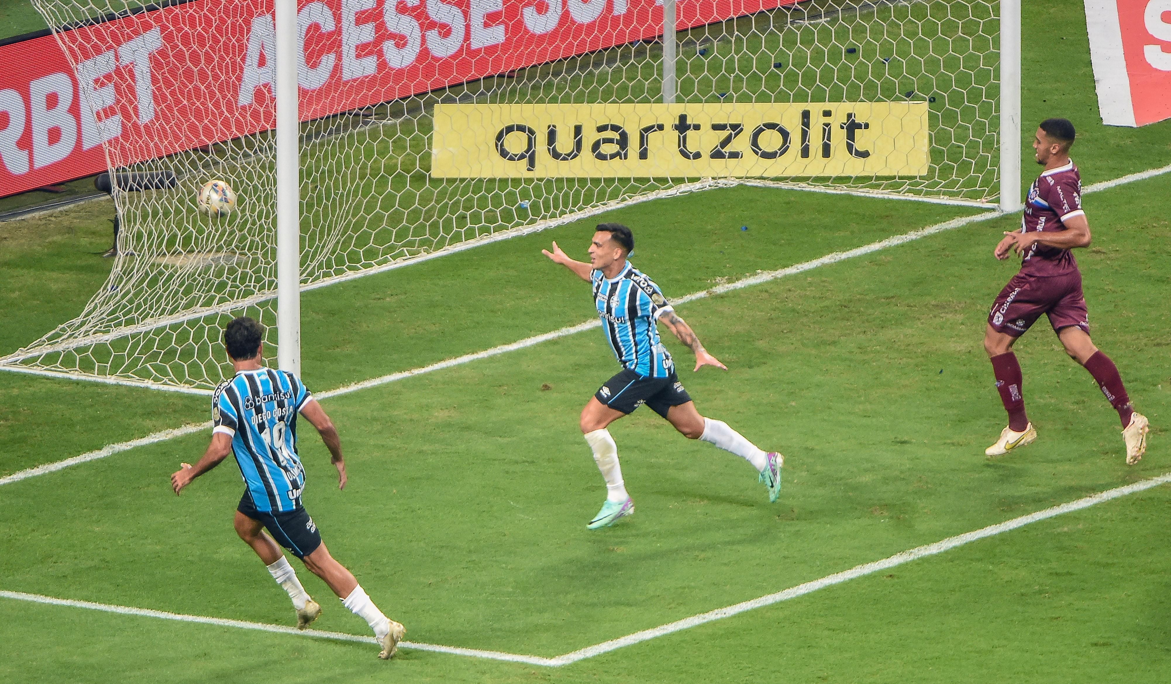 Grêmio vence Caxias e se classifica para a final do Gauchão