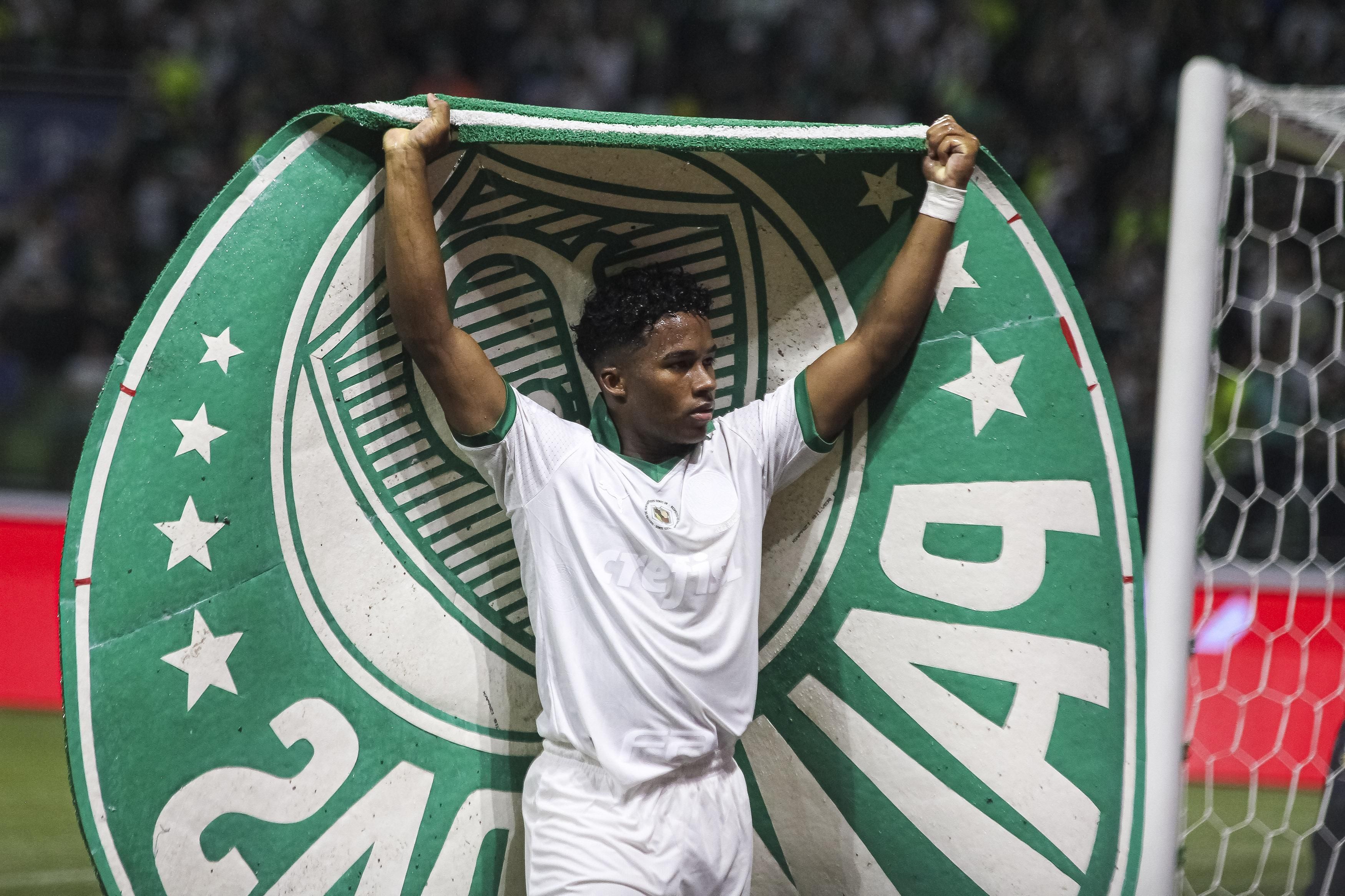 Lenda da Premier League se derrete por Endrick e brasileiro crava: 'É um monstro'