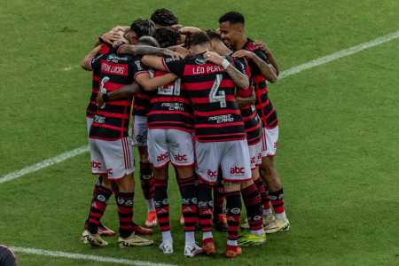 Bruno Henrique comemora gol pelo Flamengo