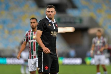 Hugo Moura fez sua estreia com a camisa do Vasco