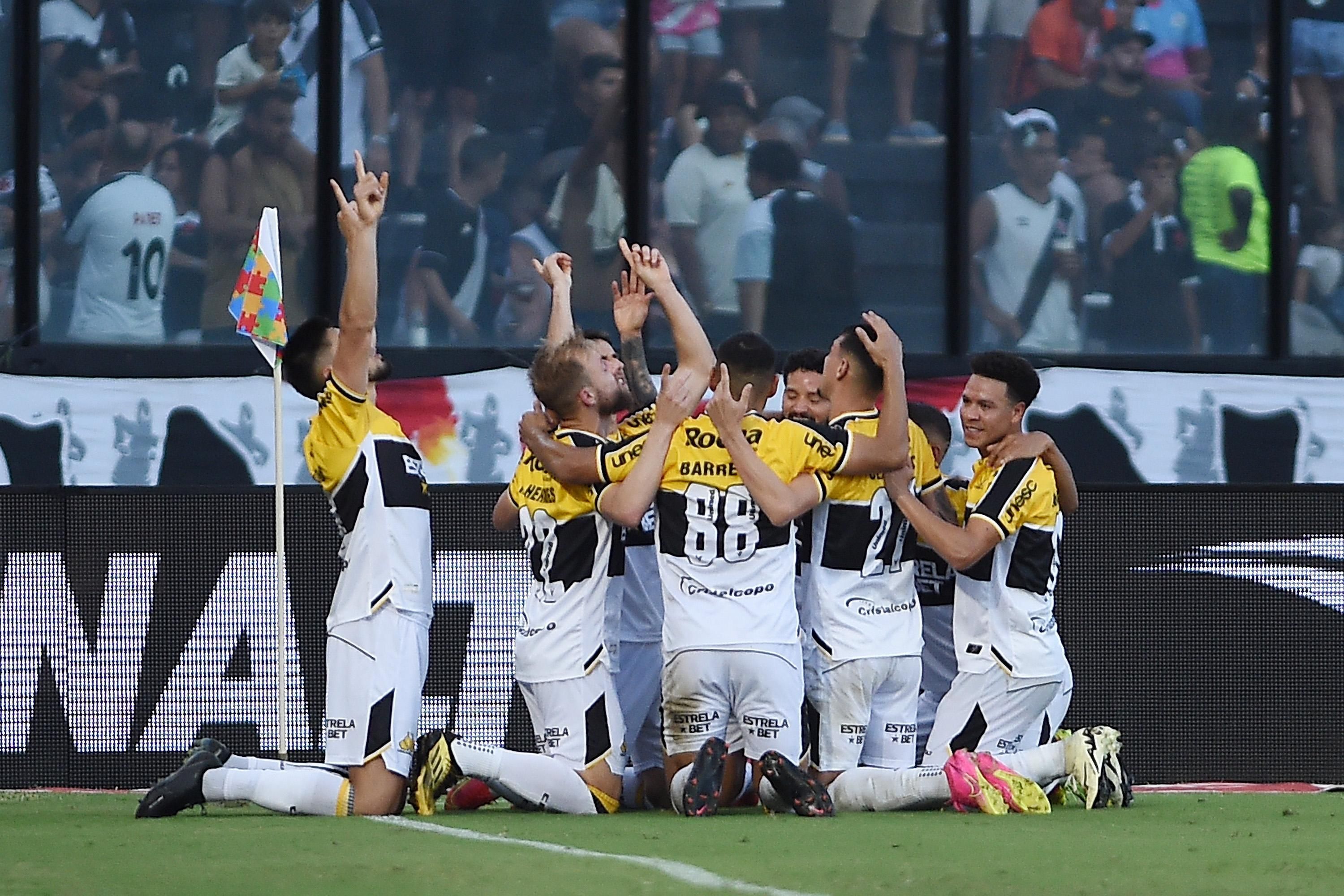 Criciúma atropela o Vasco em São Januário pelo Campeonato Brasileiro