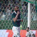 Goiás goleia Ponte Preta em casa e vence primeira na Série B