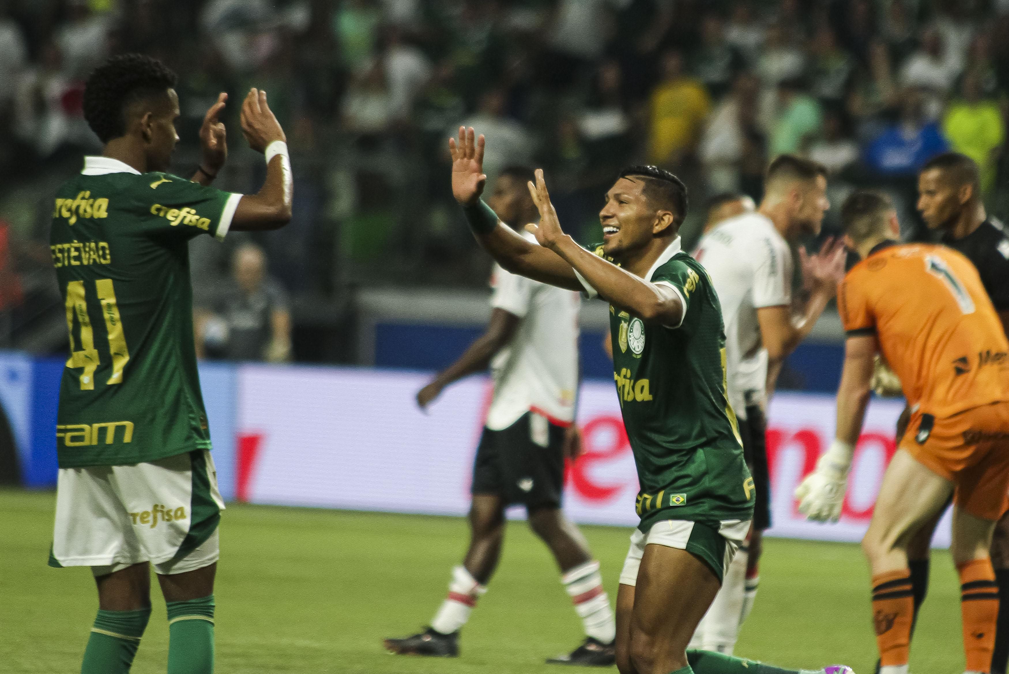 Palmeiras encurta distância para o Botafogo em comparação com 2023