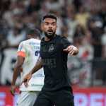 Raniele leva terceiro cartão amarelo e desfalca o Corinthians contra o Flamengo