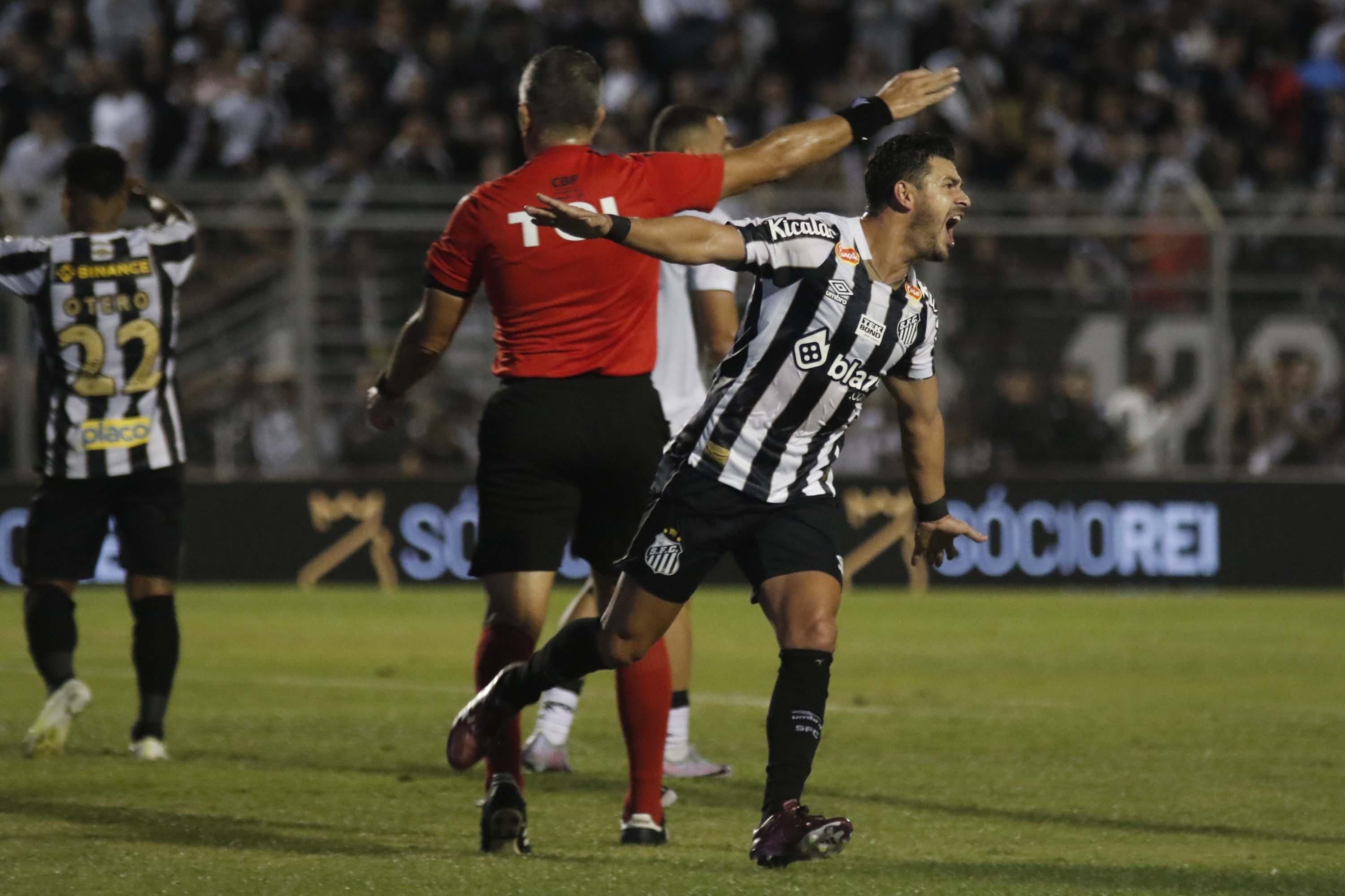 Santos faz bom primeiro tempo, supera a Ponte Preta e volta a vencer na Série B