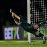 Herói, Léo Jardim exalta força mental do Vasco em classificação na Copa do Brasil