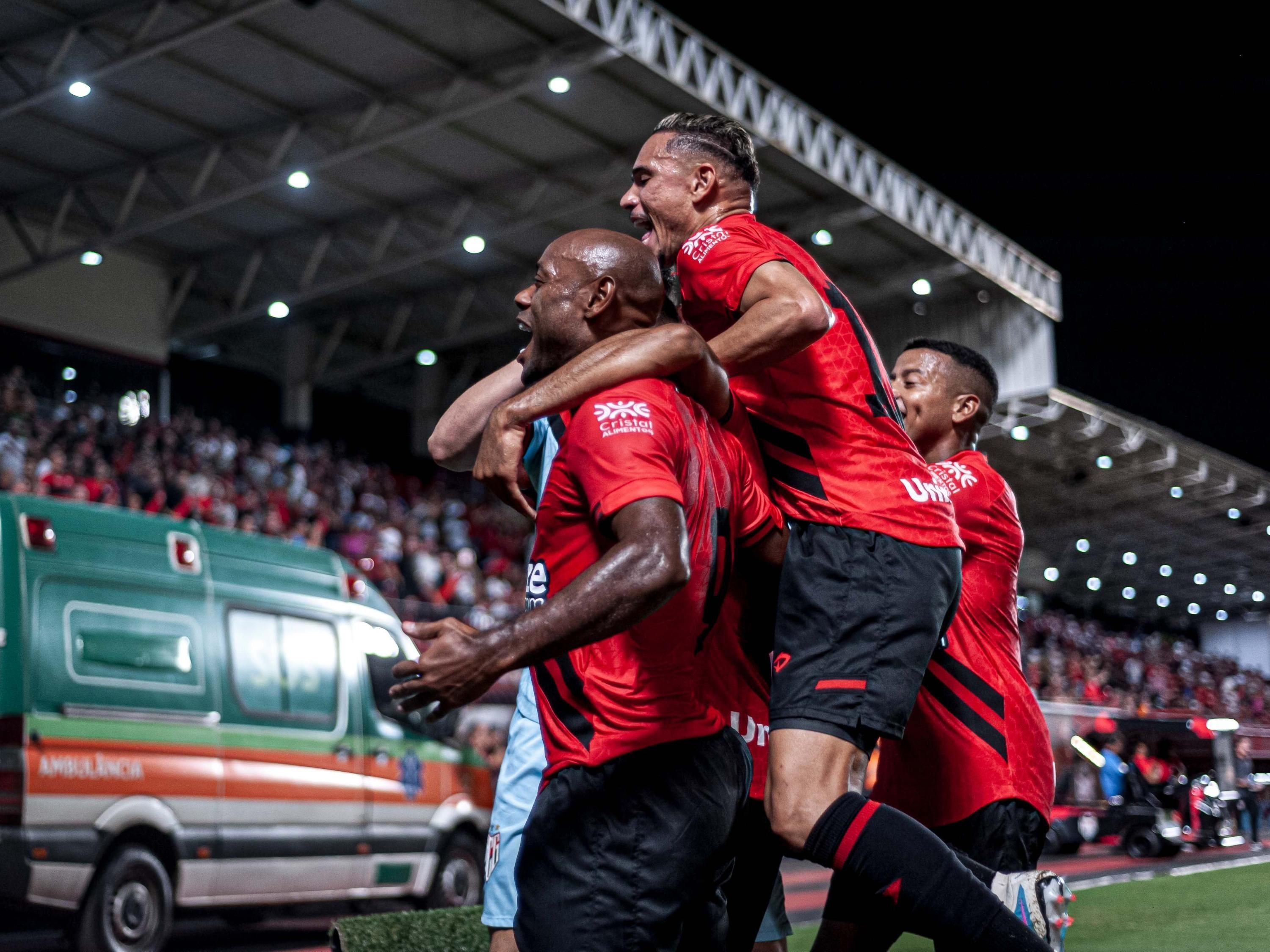 Atlético-GO vence Brusque e se garante nas oitavas de final da Copa do Brasil