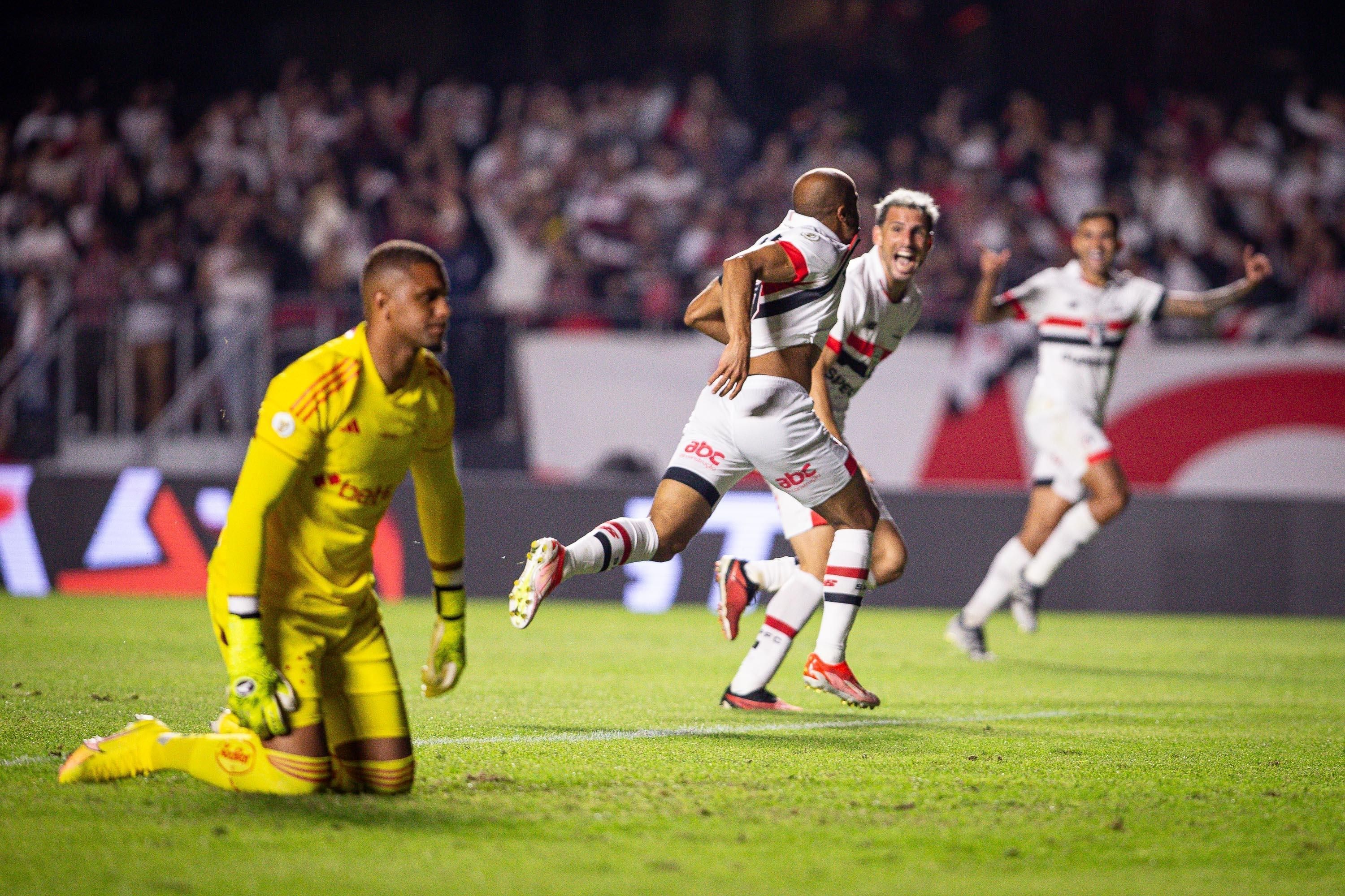 Anderson falha, Marlon é expulso, e Cruzeiro é derrotado pelo São Paulo no Brasileiro