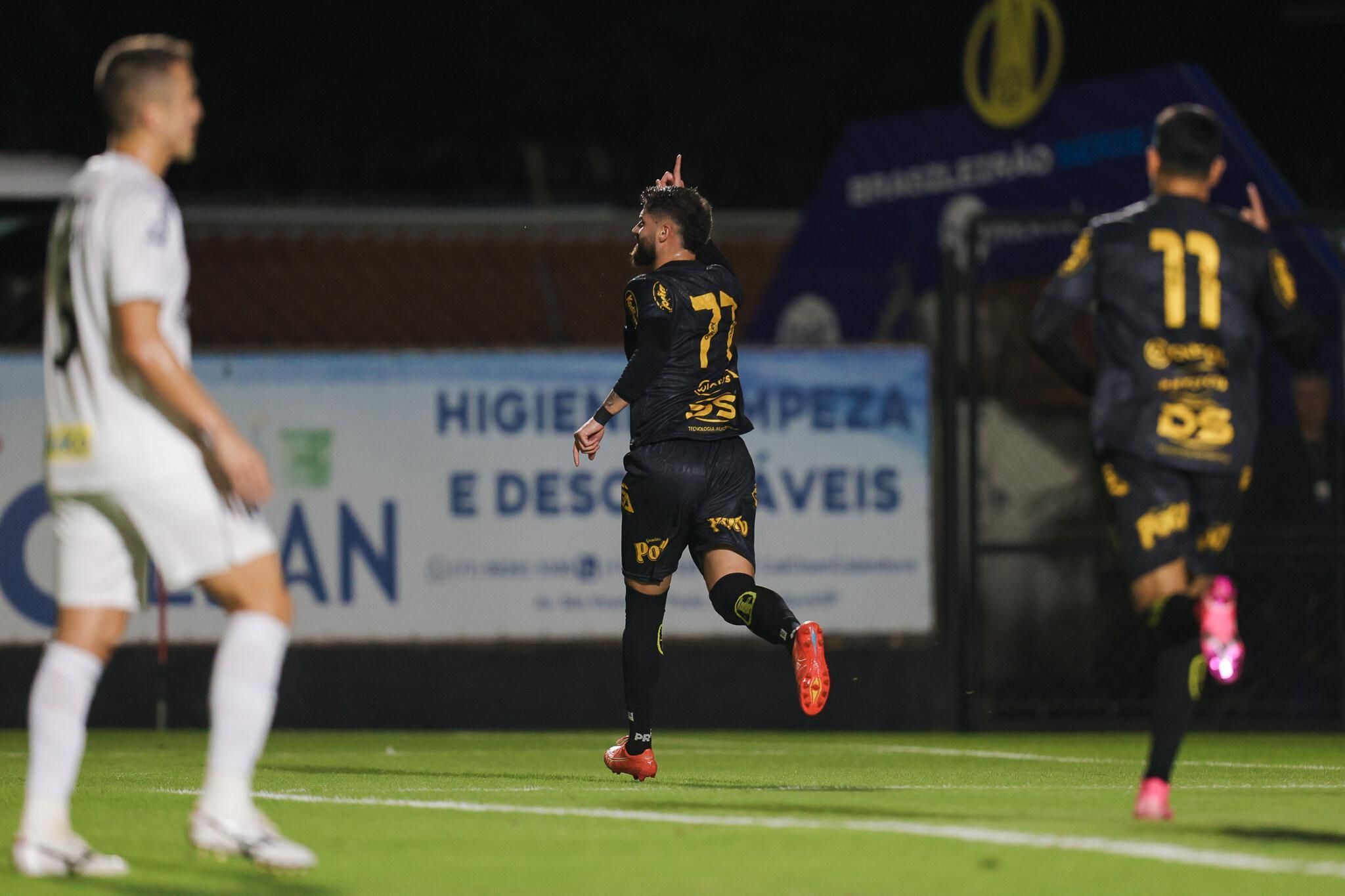 Novorizontino faz três e vence o Santos, que perde a terceira seguida na Série B