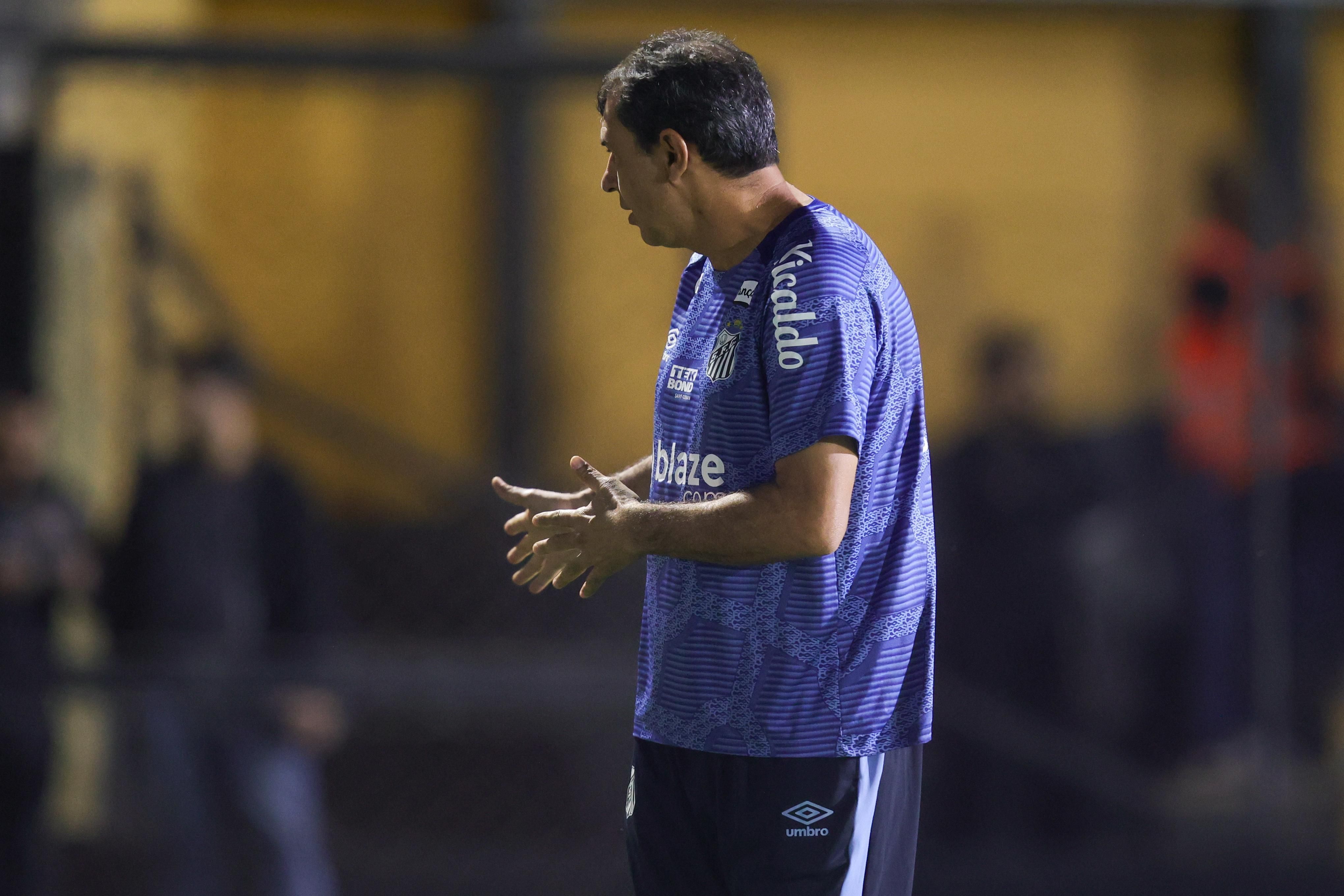 Elenco do Santos deixa estádio do Novorizontino sob vaias
