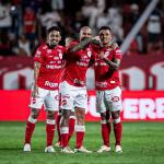 Vila Nova vence o Ceará, derruba o rival do G4 e se aproxima dos líderes da Série B