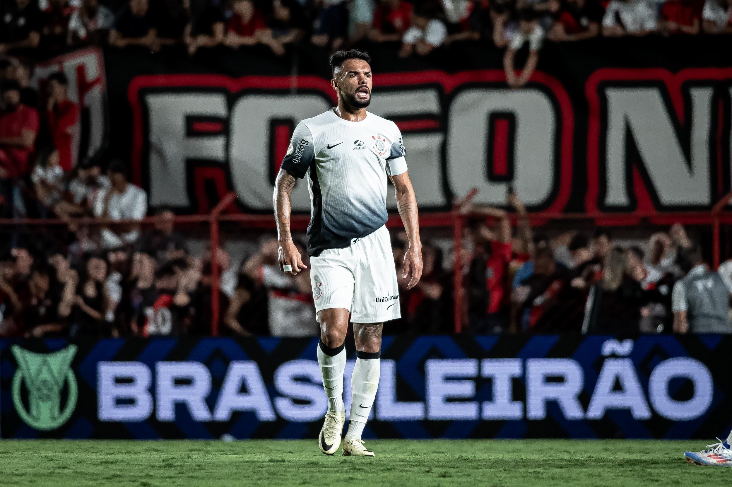 Raniele valoriza entrega do Corinthians e comenta crise vivida pelo clube