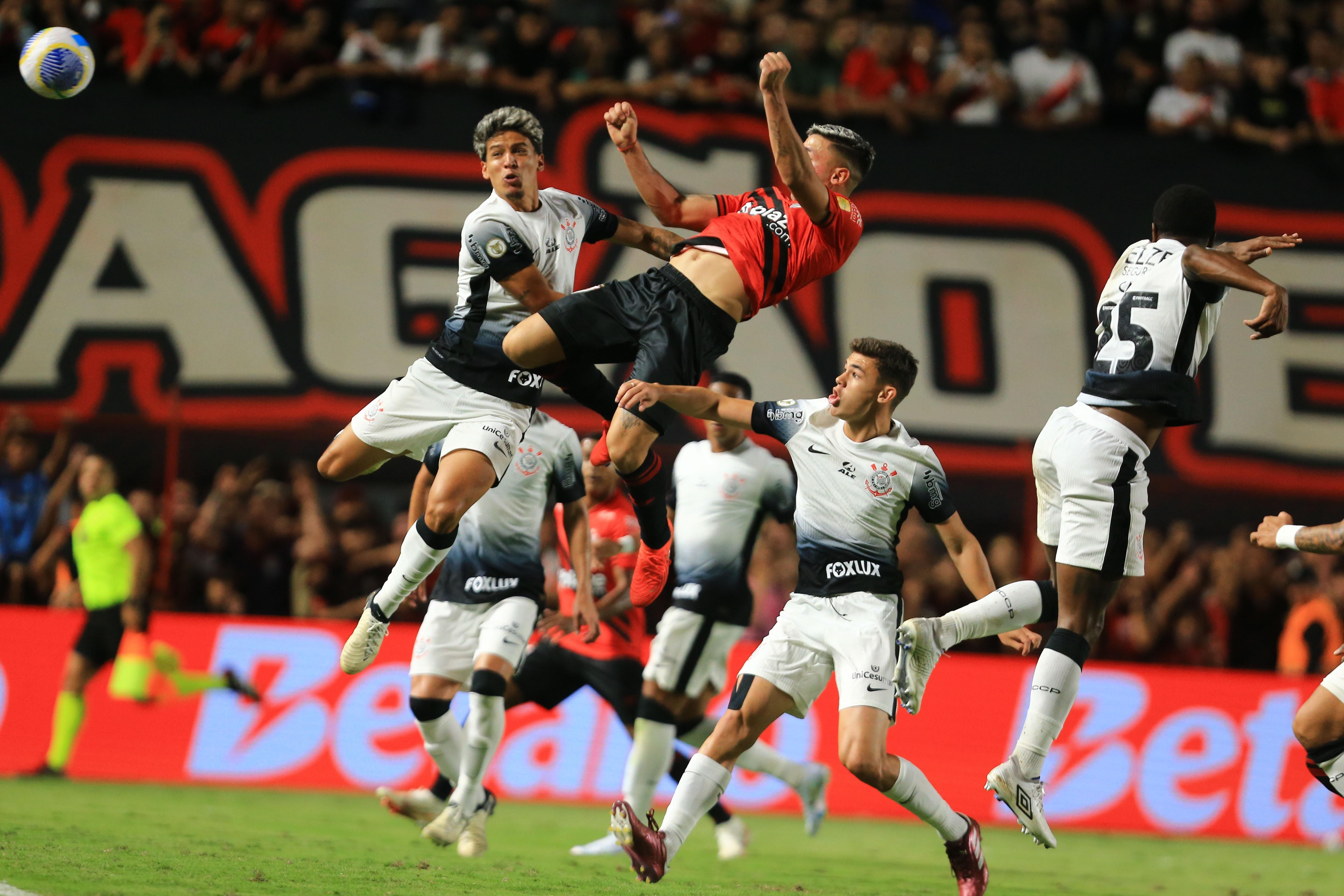 Veja os melhores momentos de Atlético-GO 2x2 Corinthians