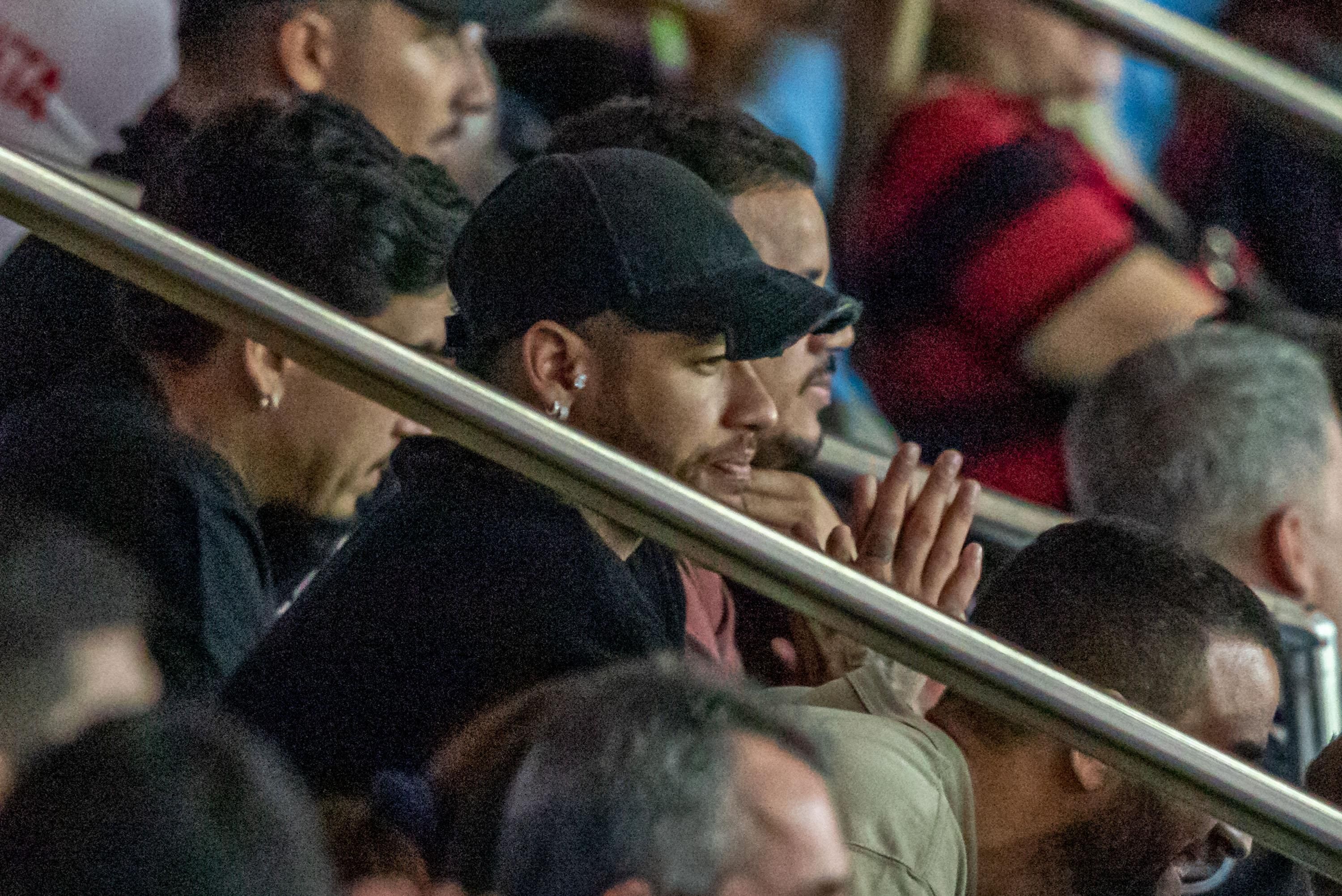Flamengo x Grêmio: Neymar marca presença no Maracanã em jogo do Brasileirão