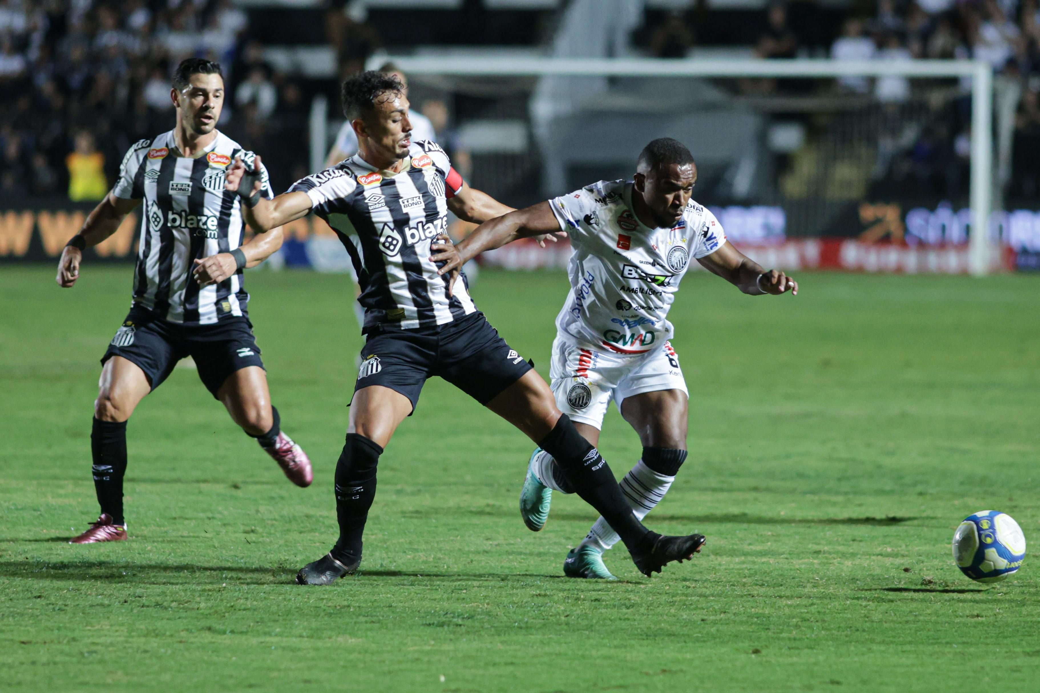 Pituca lamenta nova derrota, mas elogia atuação no segundo tempo: 'Esse é o Santos'